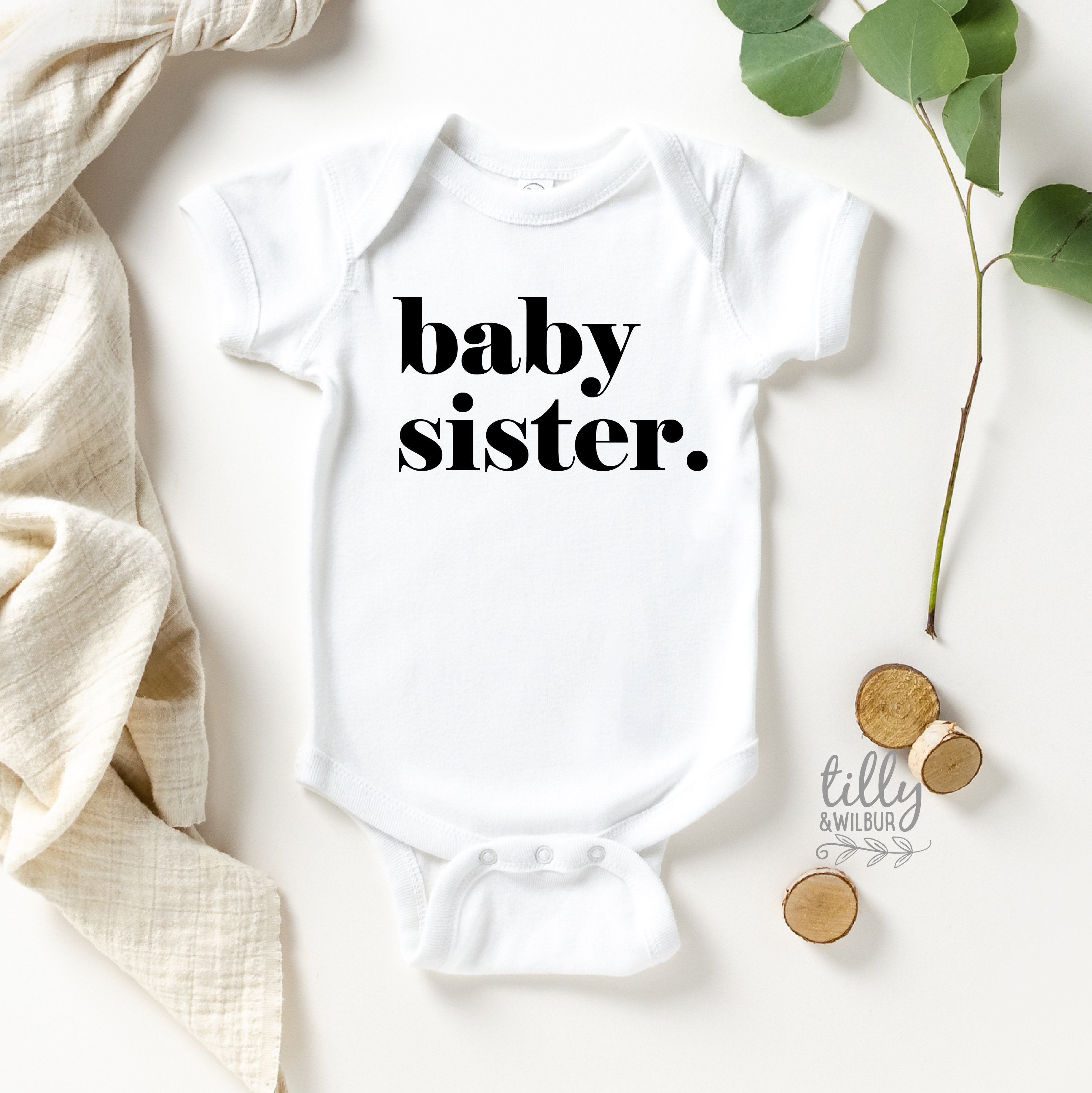Baby Sister Bodysuit - Cute Sister Announcement & Pregnancy Reveal Gift - I'm Getting A Little Sister Shirt for Newborns - Perfect for Gender Reveal Parties & Family Photos