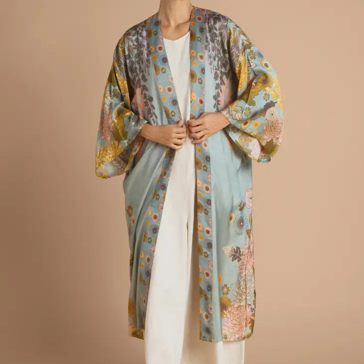 Elegant Floral Kimono Gown with Ice Trailing Wisteria Design - Women's Japanese Style Robe for Parties, Weddings & Special Occasions