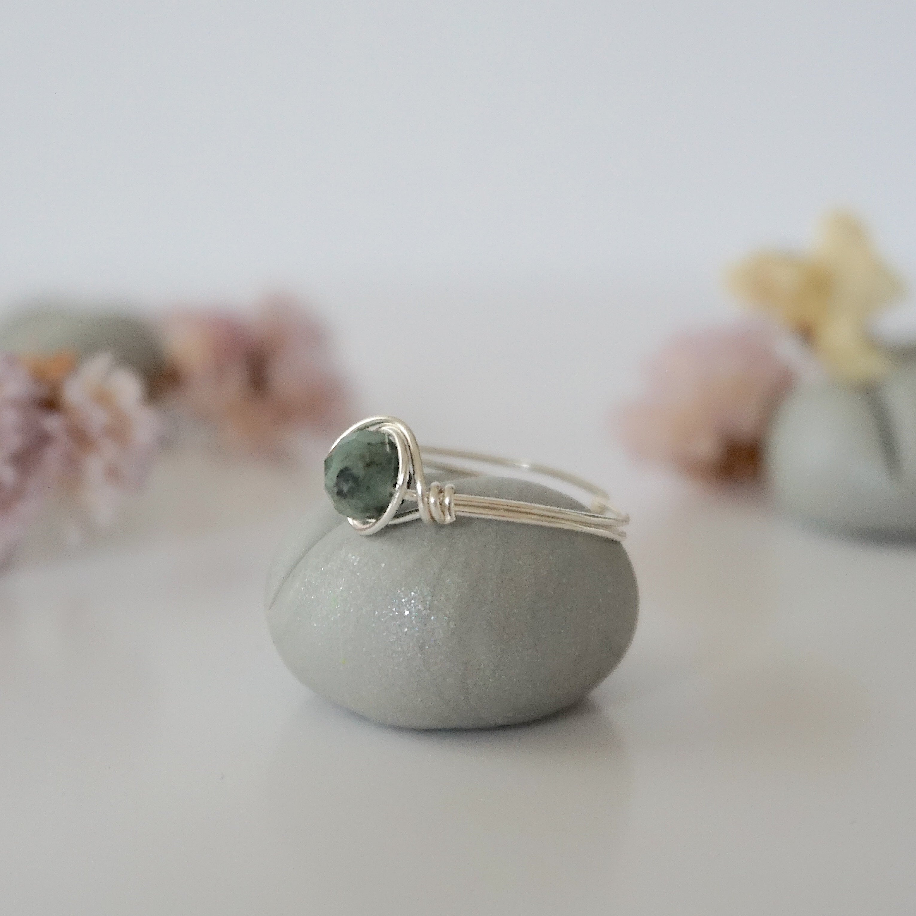 Emerald Birthstone Ring for Women - Elegant May Birthstone Jewelry Gift for Mom, Sister, Girlfriend - Perfect for Birthdays, Anniversaries & Special Occasions