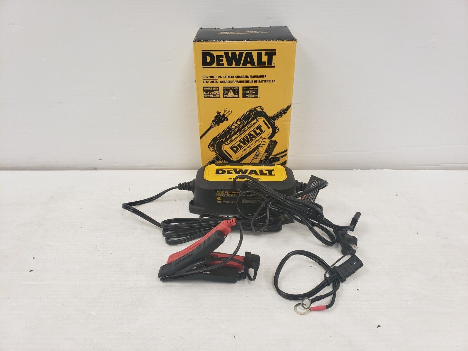 DEWALT DXAEC2CA 20V MAX Lithium-Ion Battery Charger - Fast Charging for DEWALT 20V Power Tools - Perfect for Construction Sites & DIY Projects