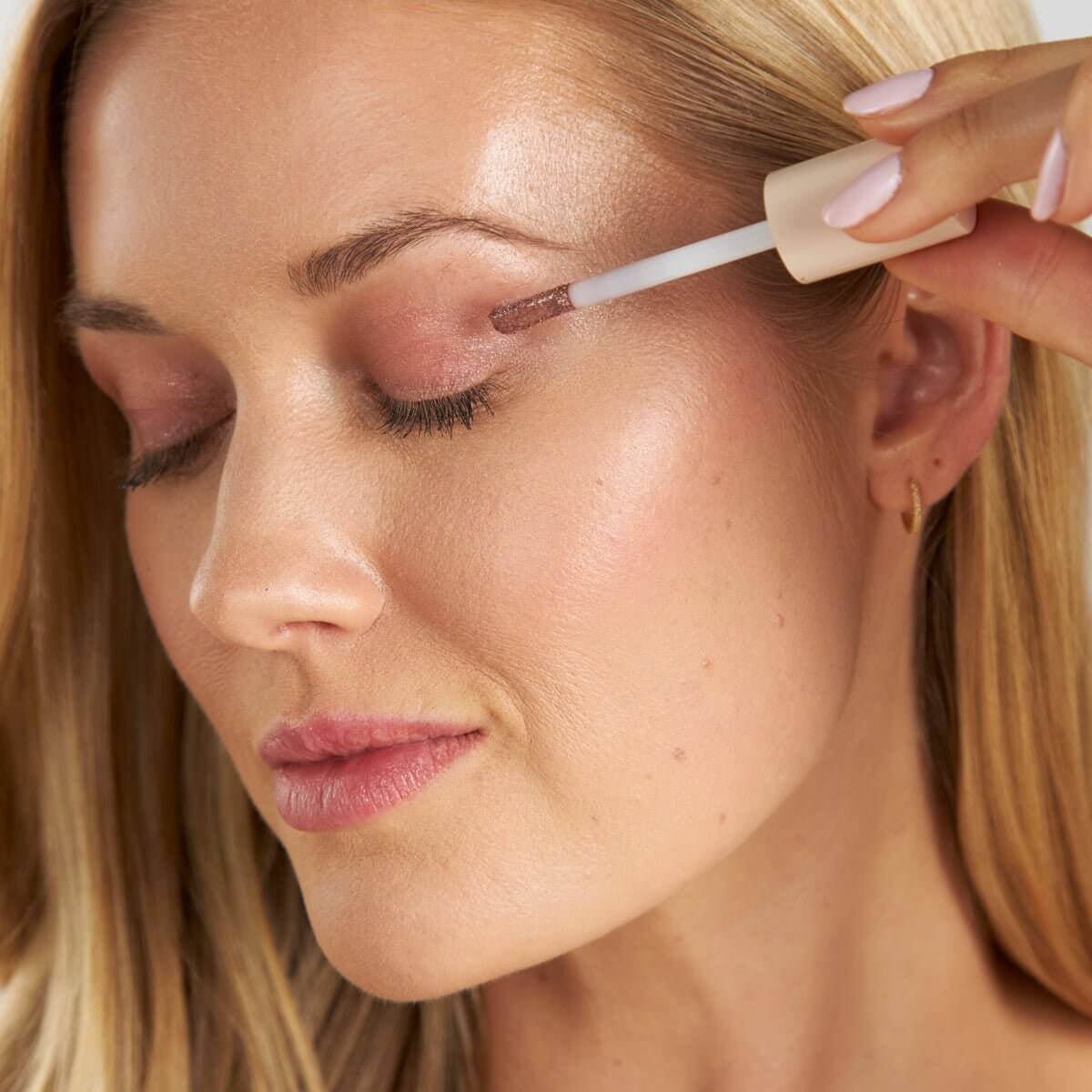 On Point Tint Creamy Eyeshadow & Primer with Peptides - Cashmere Finish for Smooth Application | Perfect for Day to Night Makeup Looks