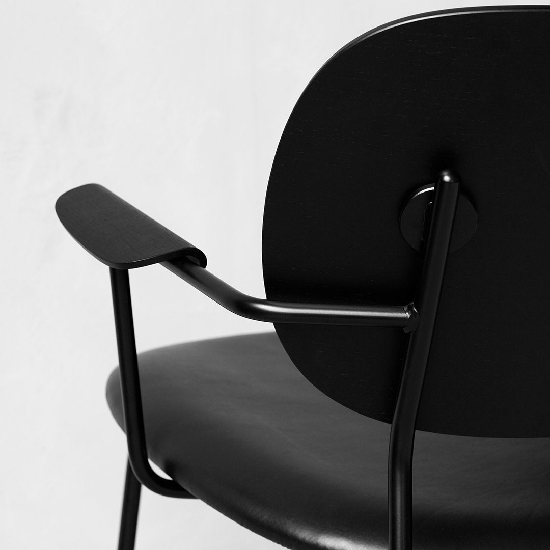 Comfortable Lounge Chair with Soft Upholstered Seat - Perfect for Living Room, Bedroom, or Office Relaxation