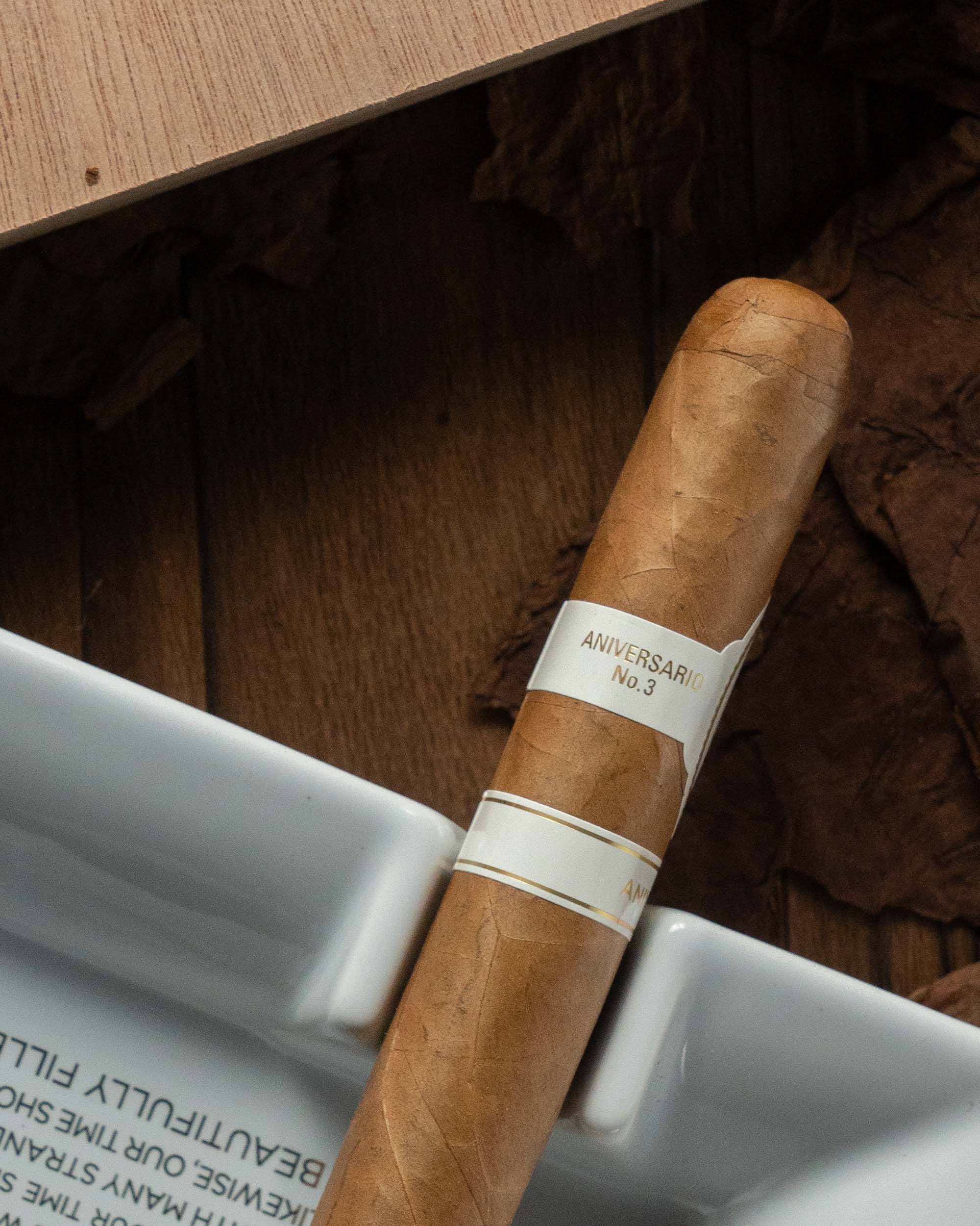 Davidoff Aniversario No. 3 Premium Cigar - Handcrafted Dominican Republic Tobacco - Perfect for Special Occasions & Celebrations