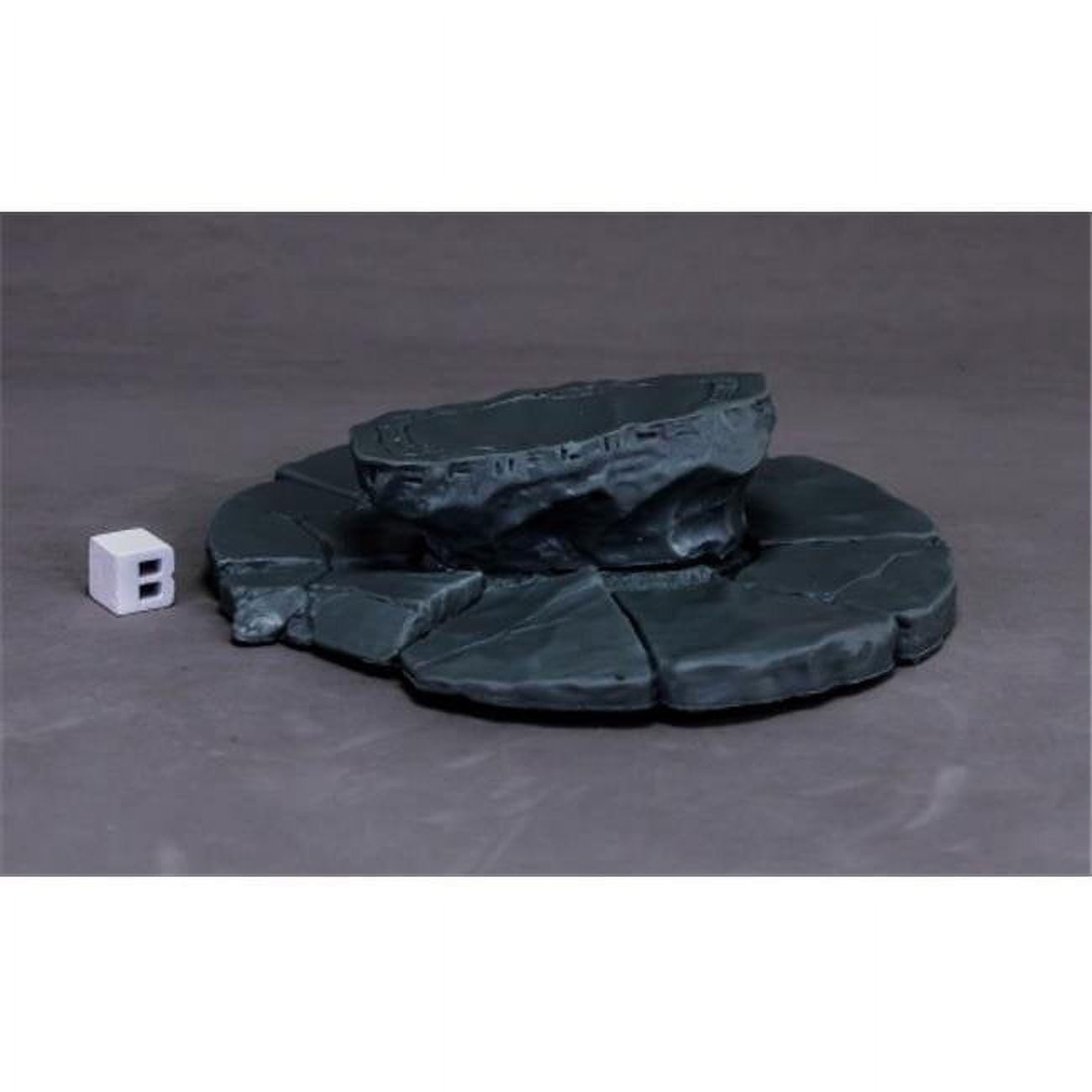 Reaper Miniatures Bones 77630 Sacrificial Altar - Unpainted Plastic RPG Miniature for D&D, Pathfinder & Tabletop Gaming - Perfect for Dungeon Terrain & Fantasy Scenes