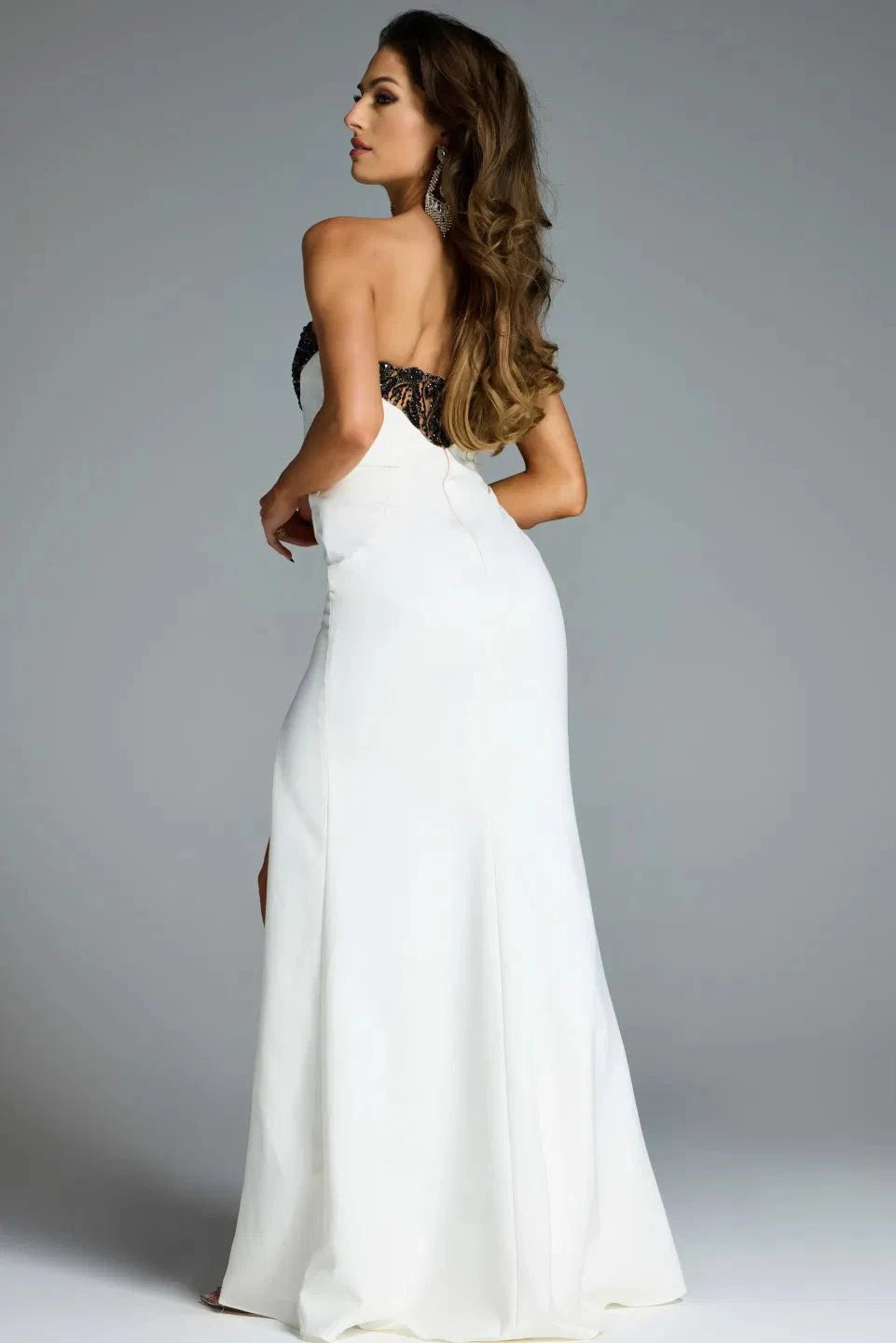 Jovani 44728 Women's Elegant Evening Dress for Prom, Party & Special Occasions - Long Sleeve Formal Gown with Beaded Details