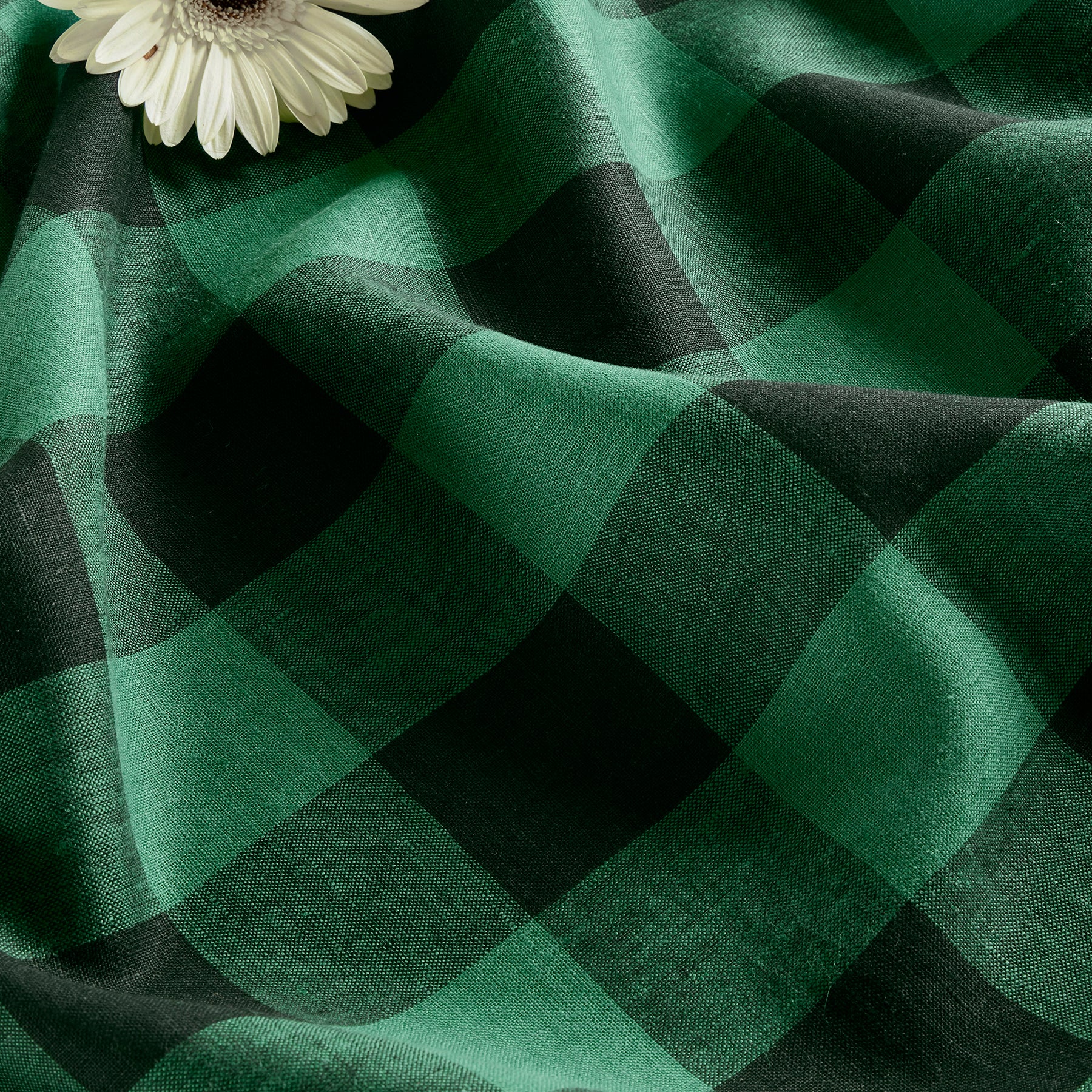 Buffalo Check Table Throw - Soft & Stylish Plaid Table Cover for Dining Room, Kitchen, or Outdoor Picnic - Perfect for Holiday Decor & Cozy Gatherings