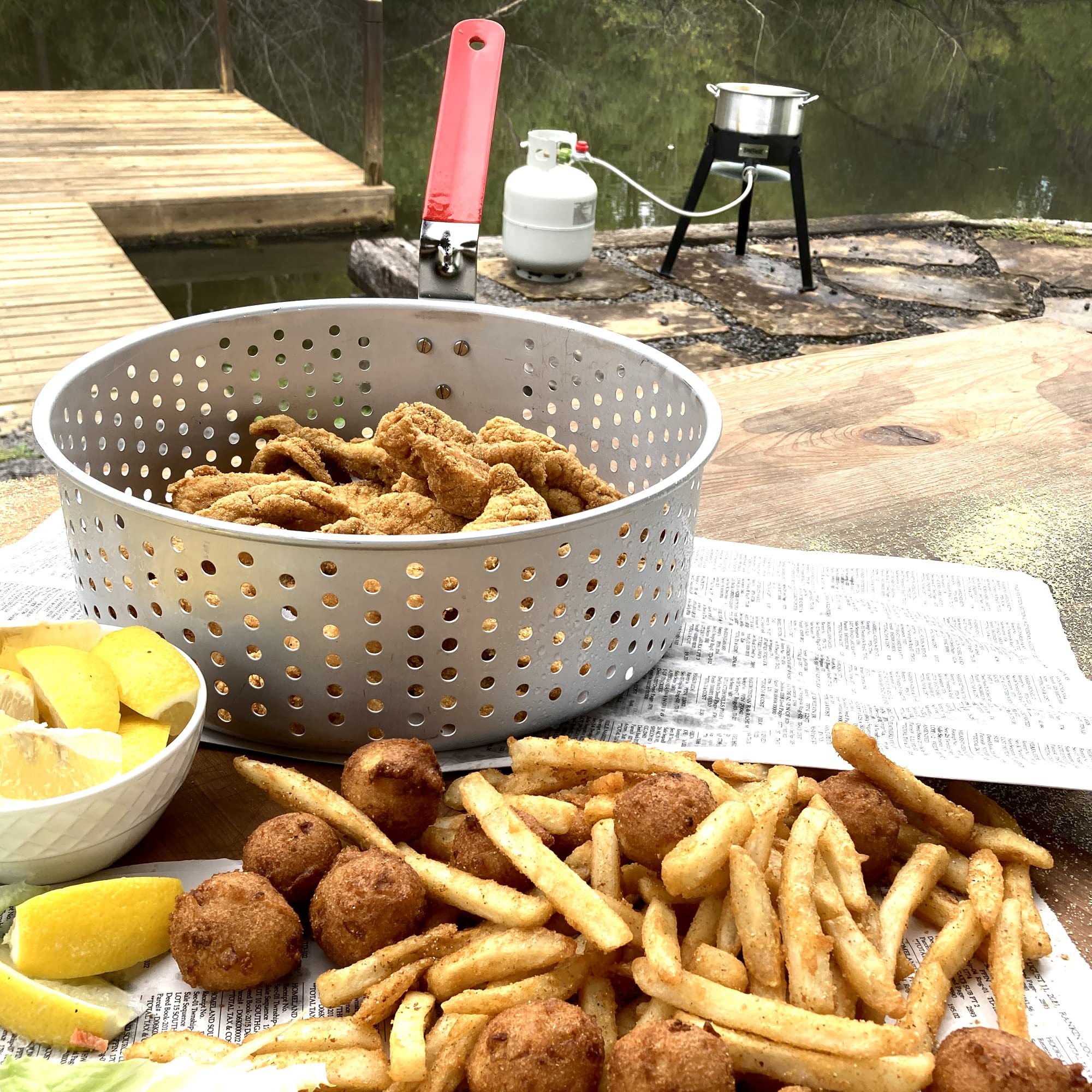 Bayou Classic Propane Outdoor Turkey Fryer Kit - 30 QT Aluminum Pot with Steel Frame Base, Basket & Stainless Thermometer - Perfect for Deep Frying Turkey, Chicken, Seafood & Vegetables in Backyard or Camping