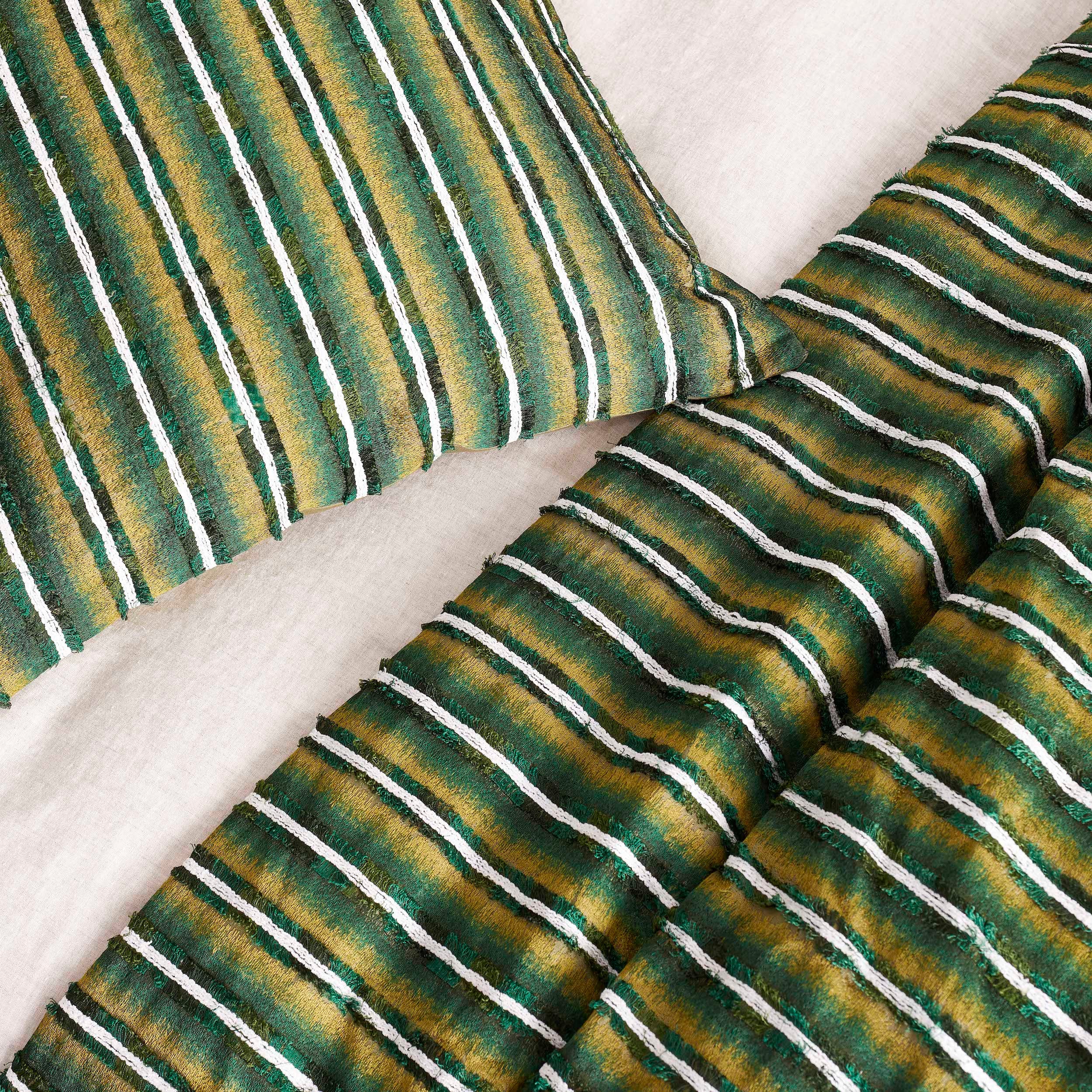 Pluma Throw Blanket - Soft & Cozy Lightweight Throw for Couch, Bed, Sofa - Perfect for Home, Office, and Travel