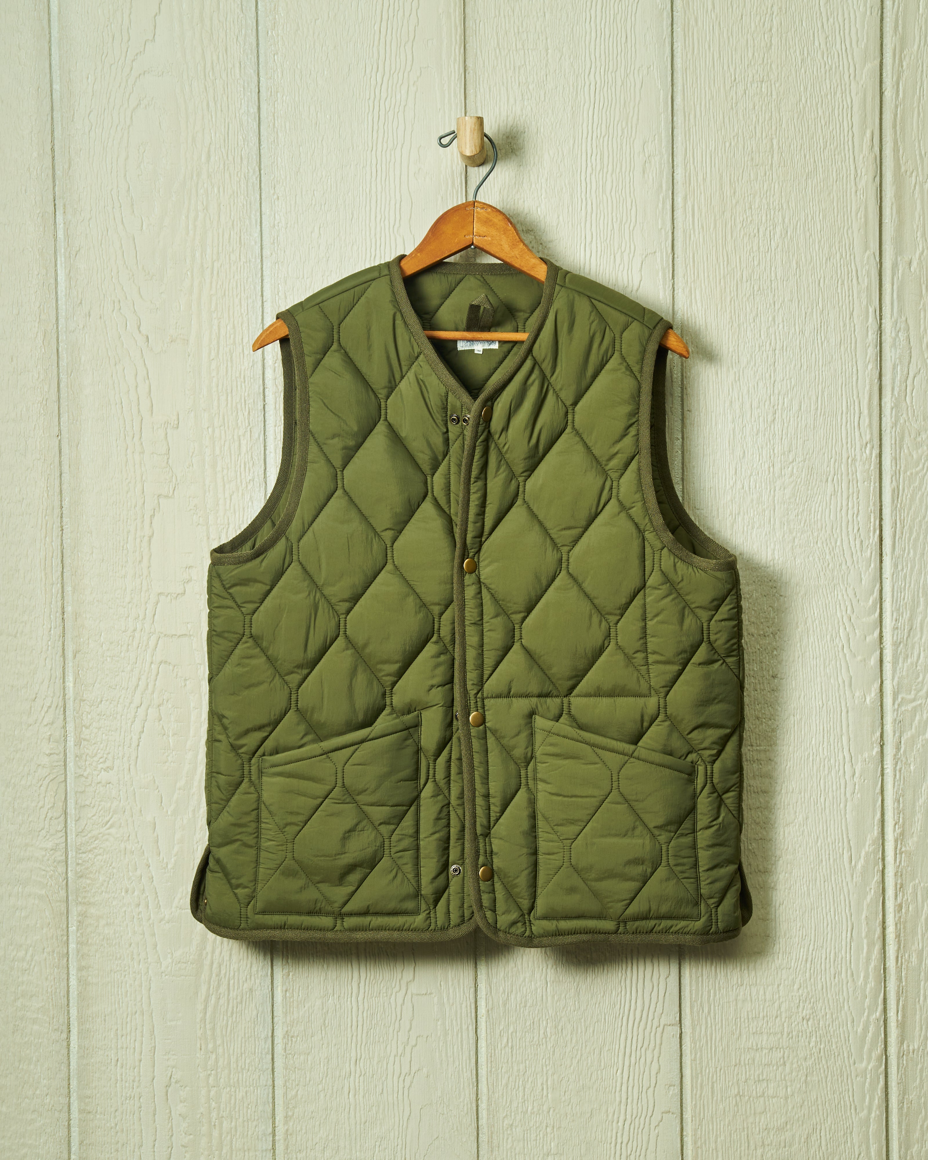Quilted Vest for Women in Olive Green - Lightweight Puffer Vest for Fall & Winter - Perfect for Outdoor Activities, Hiking, and Casual Wear