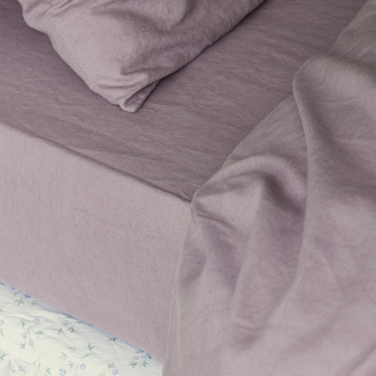 Organic Elderberry Linen Blend Fitted Sheet - Queen Size, Soft & Breathable Bed Sheet Set - Perfect for Allergy Relief & Temperature Regulation - Ideal for Master Bedroom, Guest Room & Vacation Homes