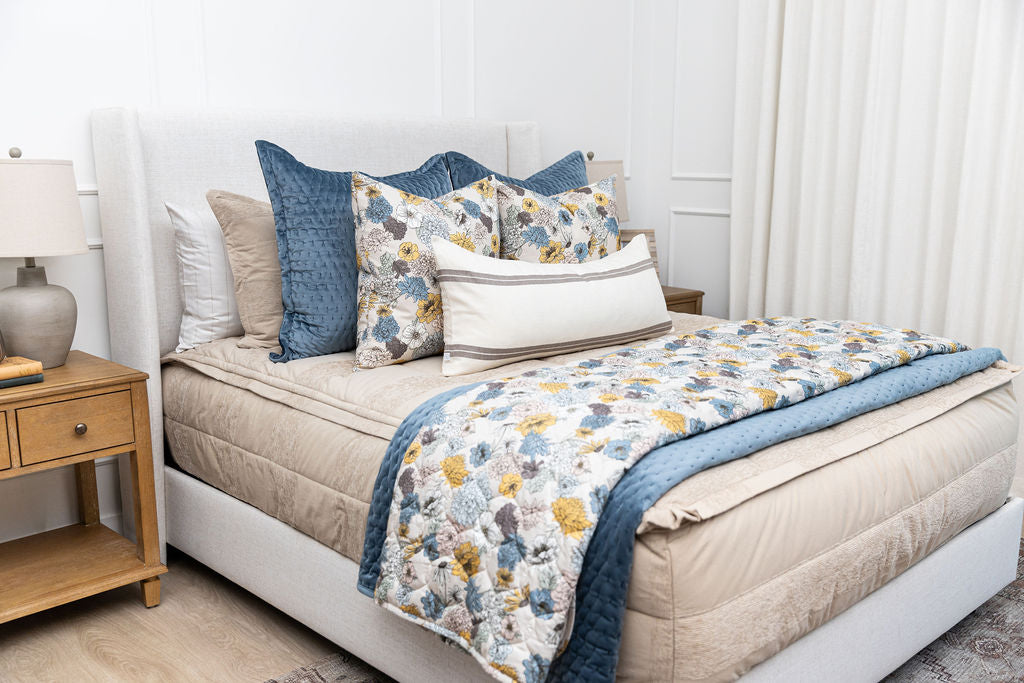 Victoria Luxe Soft Fleece Blanket - Ultra Cozy & Warm Throw for Bed, Couch, and Travel - Perfect for Winter Nights, Lounging, and Gifts