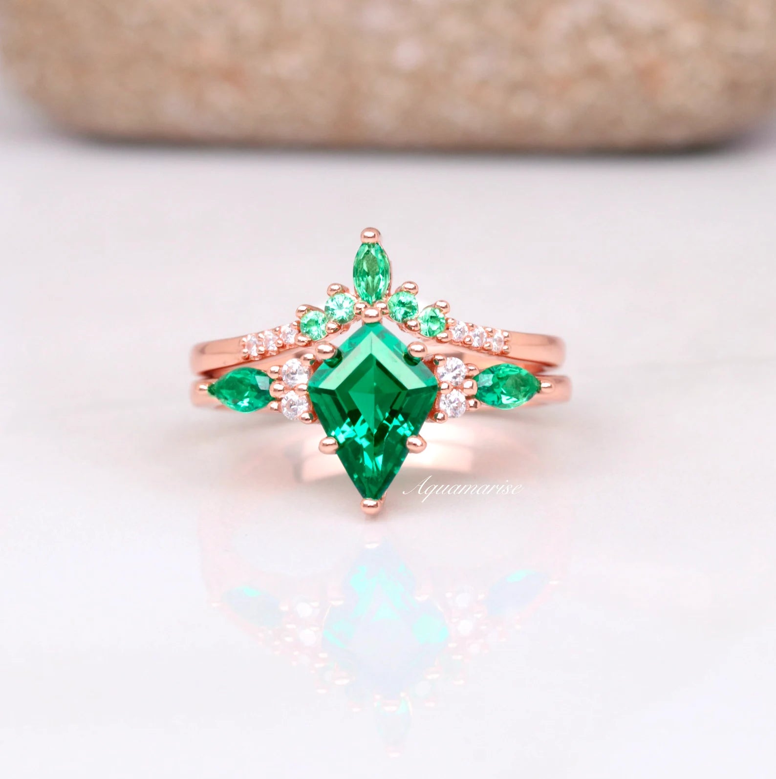 Skye Kite™ Emerald Couple Rings for Women & Men - Matching Wedding Bands, Anniversary Gift for Him & Her - Perfect for Romantic Dates, Proposals, and Special Occasions