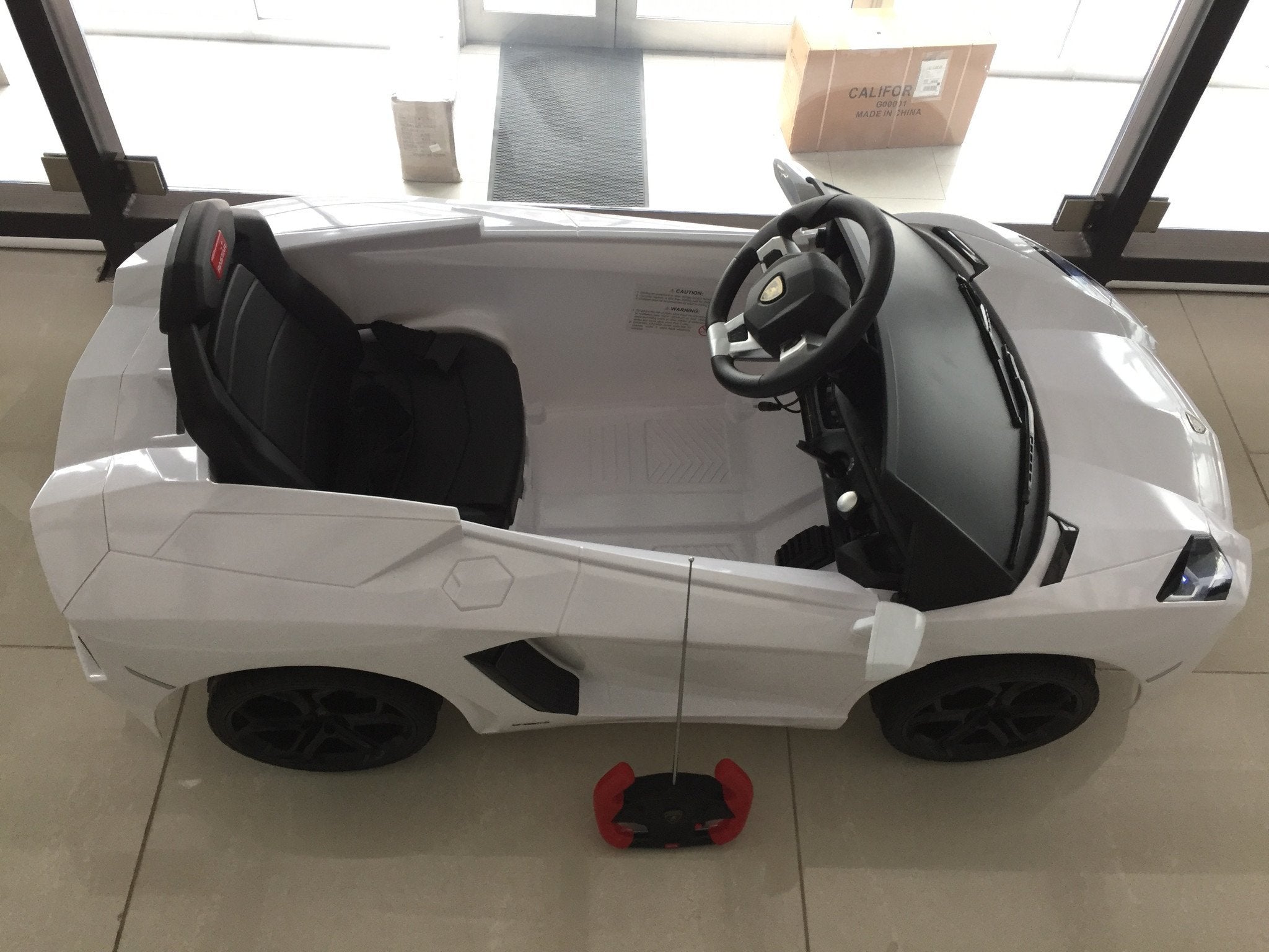 Lamborghini Aventador LP700-4 6V Electric Ride-On Toy Car for Kids - White | Remote Control Battery-Powered Sports Car for Boys & Girls | Indoor & Outdoor Play, Birthday Gift, Christmas Present