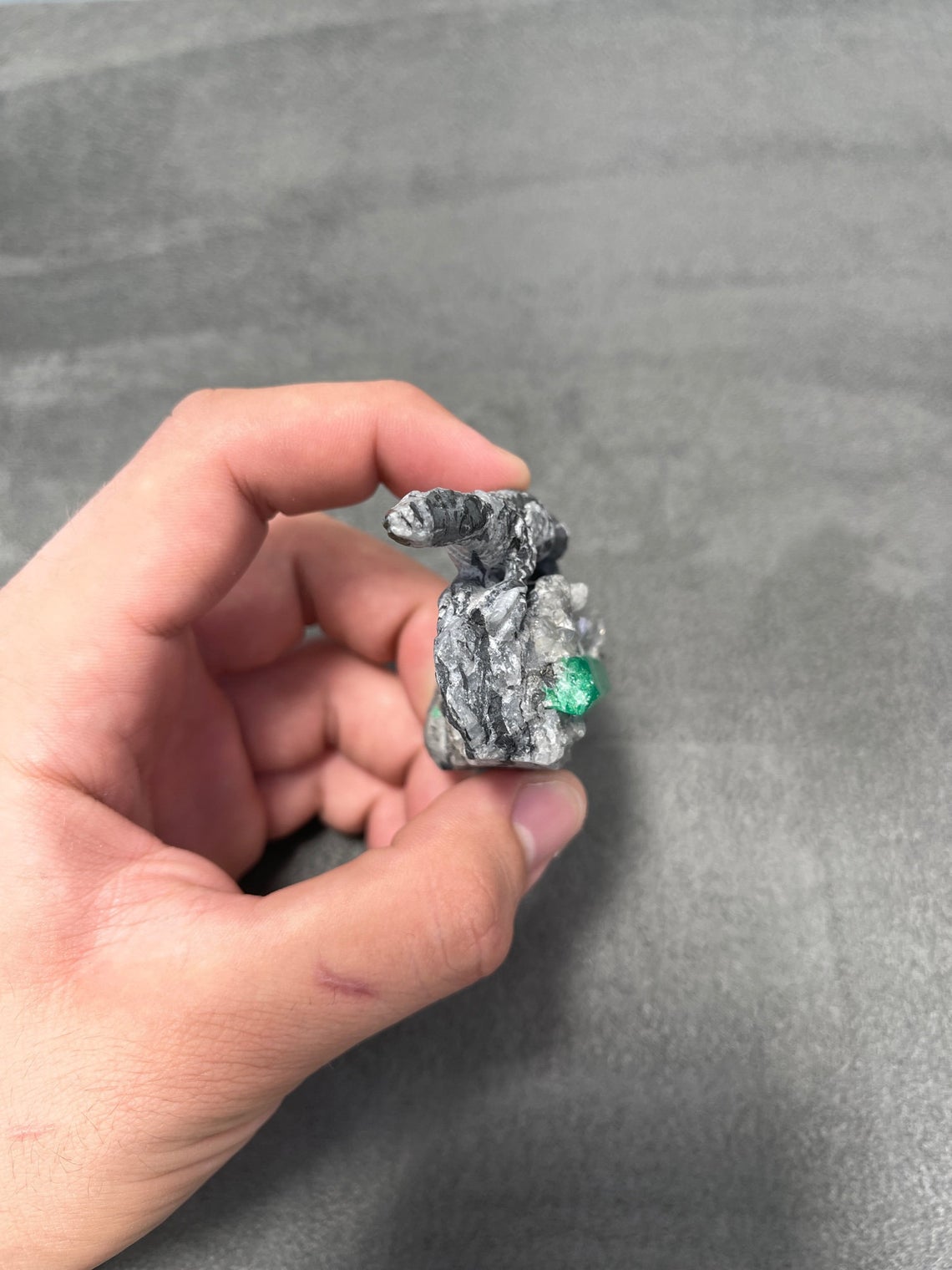 Authentic Colombian Emerald Komodo Dragon Rough Crystal Sculpture - Handcrafted Natural Gemstone Art for Home Decor, Office Display & Meditation Space