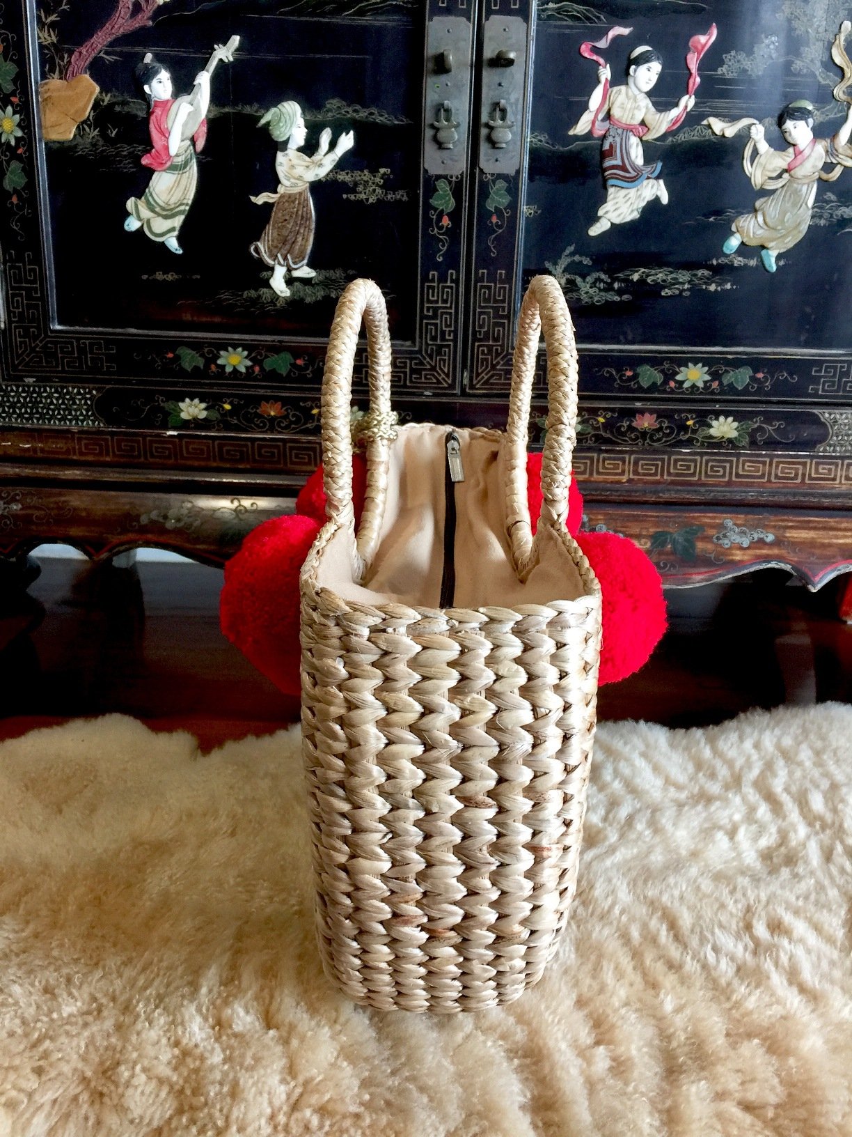 Stylish Pom Pom Straw Tote Bag for Women - Perfect Beach Basket Bag, Summer Straw Handbag for Outings, Picnics & Vacation Essentials