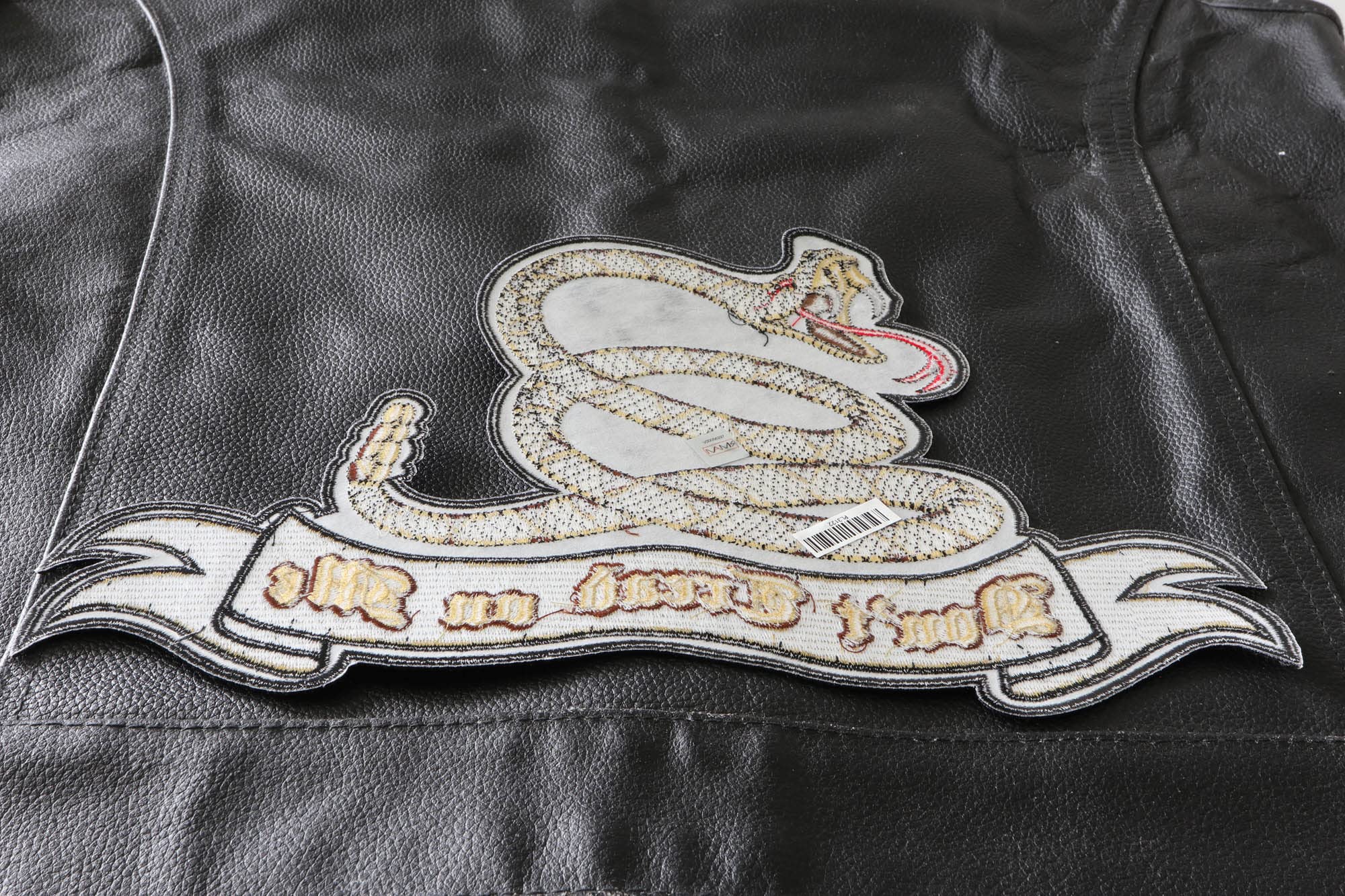 Don't Tread on Me Snake Patch - Large Patriotic Embroidered Iron-On Patch for Jackets, Hats & Bags - American Flag Military Style Badge for Veterans, Bikers & Outdoor Enthusiasts
