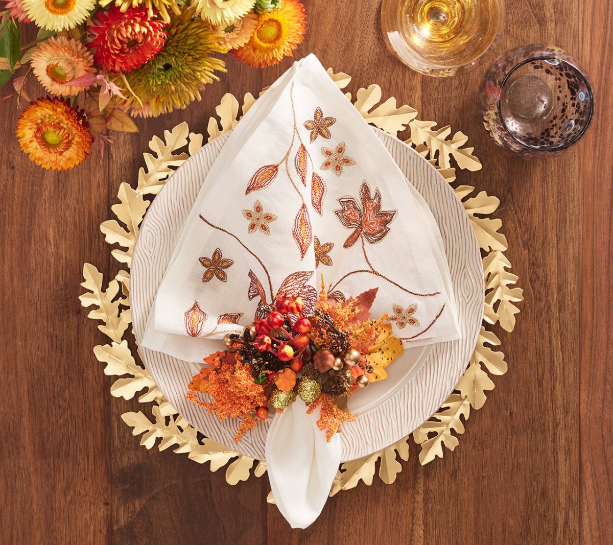 Gilded Leaves Charger Plates in Gold - Set of 4 Elegant Dinner Plates for Wedding, Party & Holiday Table Decor