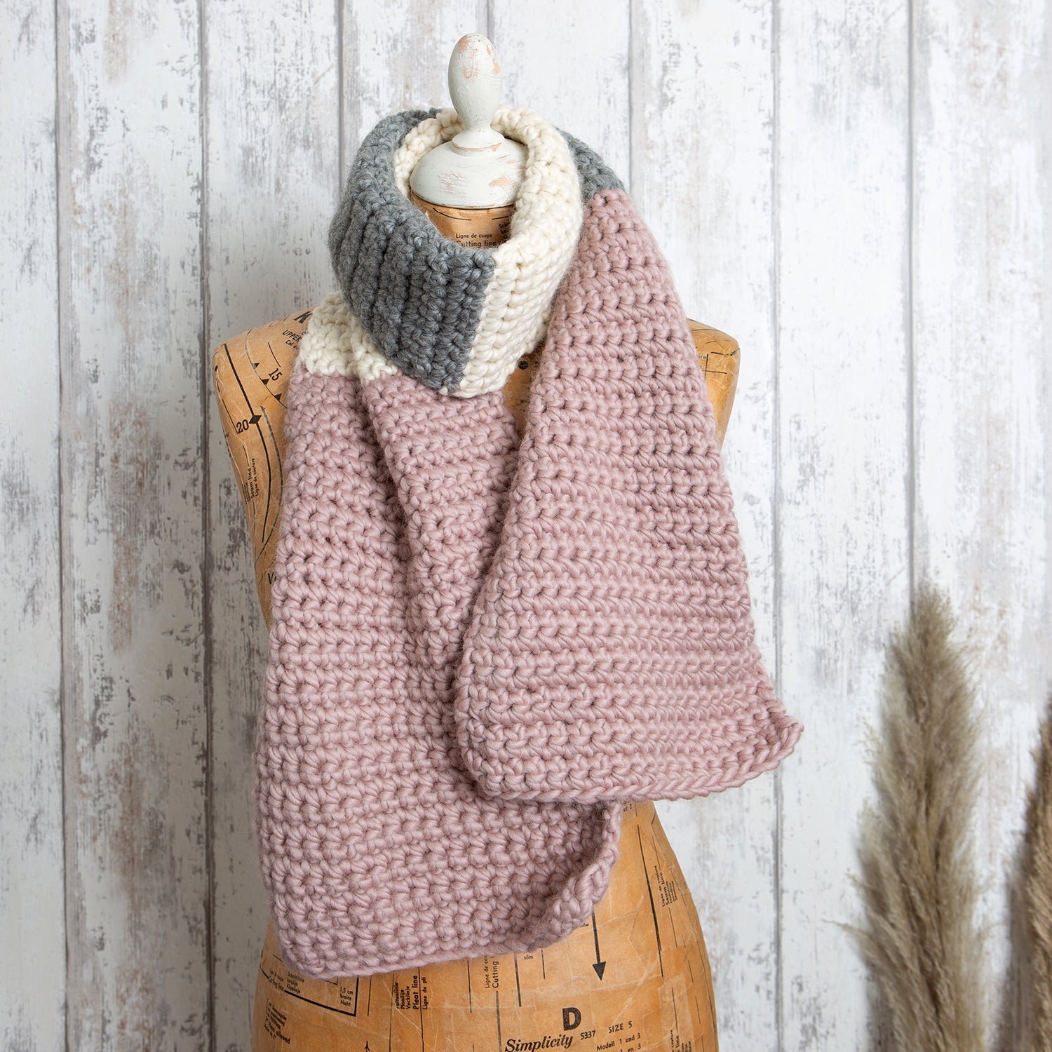 Crochet Kit for Beginners - Complete DIY Accessories Set to Make Hannah's Scarf | Perfect for Gifts, Crafting, and Relaxation