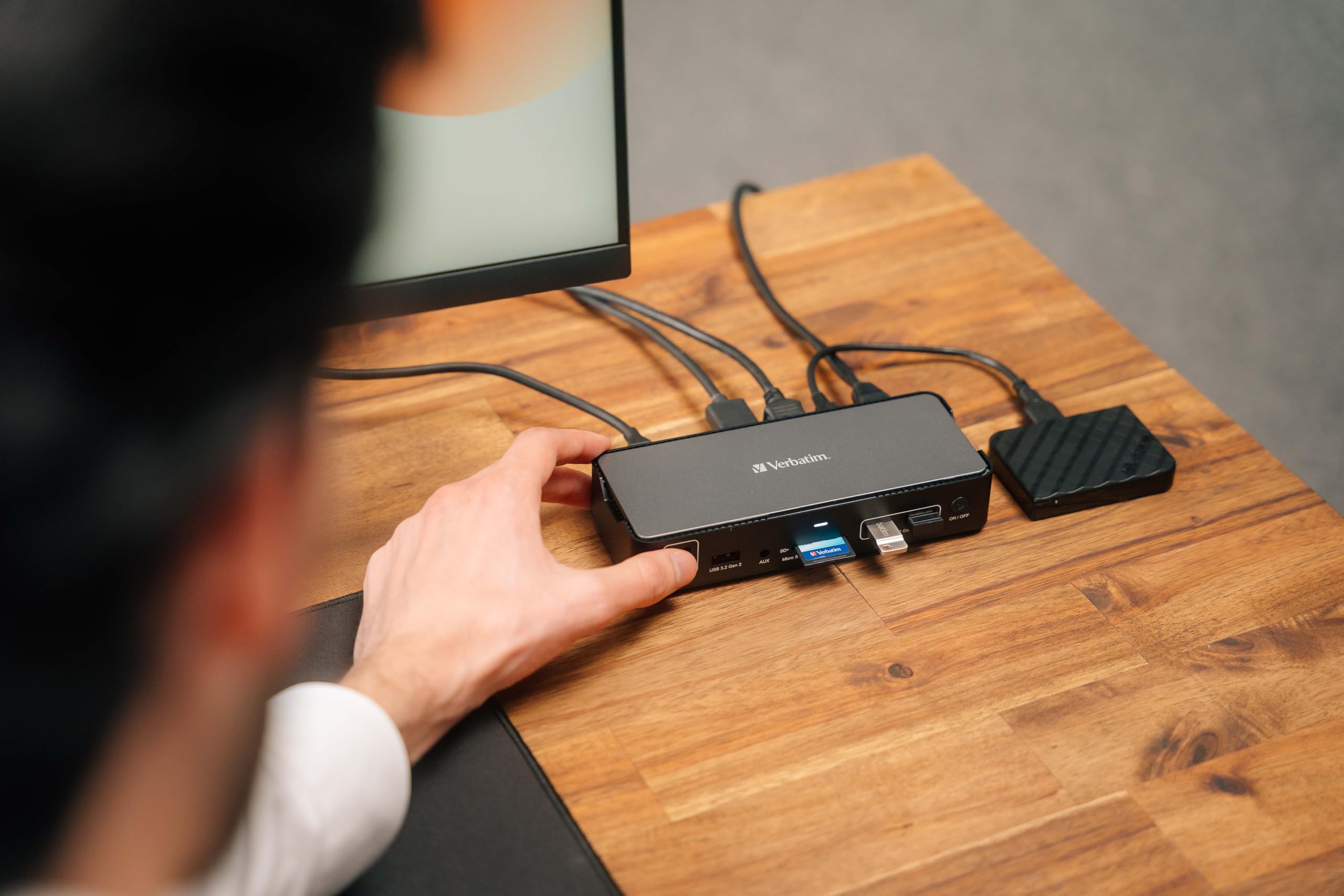 Verbatim USB-C Pro Docking Station 15-in-1 Hub - 4K/8K HDMI, USB-A/C, 80W PD, AUX, Card Reader - Compatible with MacBook Pro/Air, Windows Laptops - Perfect for Home Office, Gaming & Video Editing Workspace Setup