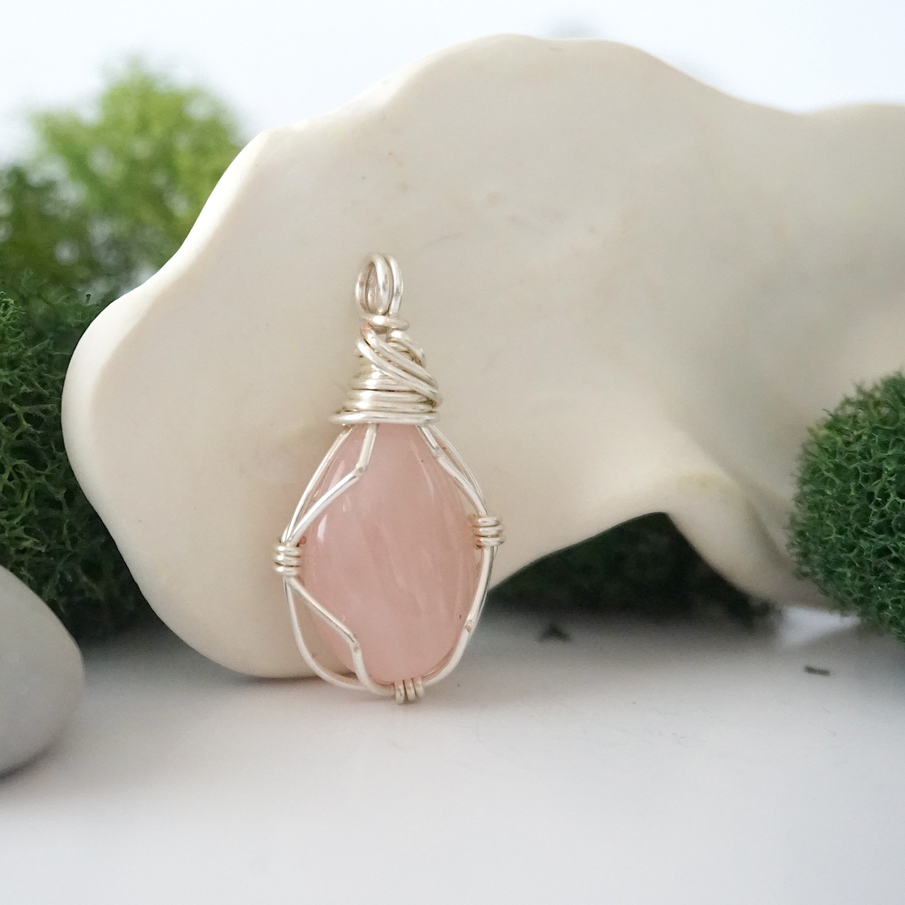 Simple Birthstone Necklace - Rose Quartz Crystal Pendant for Women | Elegant Jewelry Gift for Birthday, Anniversary & Valentine's Day | Perfect for Everyday Wear & Special Occasions