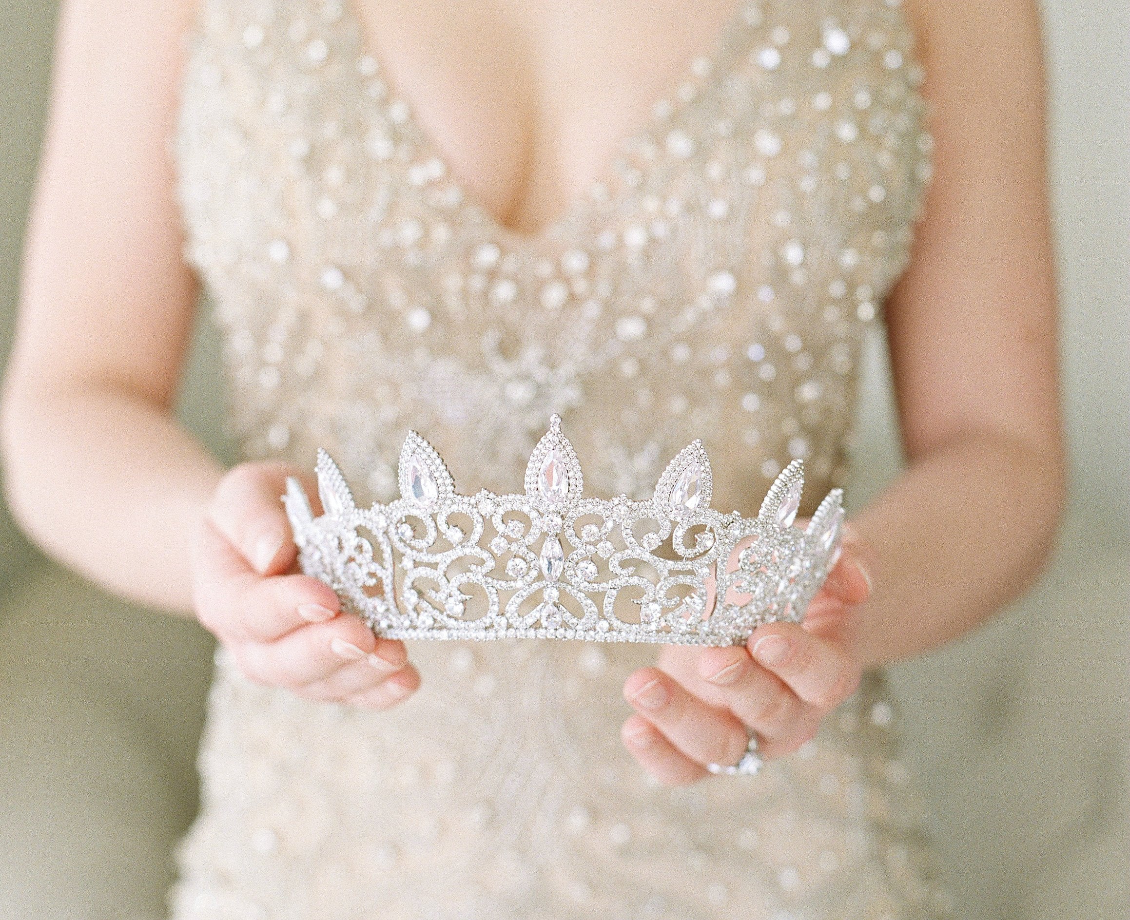 REINE Simulated Diamond Bridal Tiara & Earrings Set - Sparkling Wedding Crown & Jewelry for Brides, Bridesmaids, and Prom - Perfect for Weddings, Anniversaries, and Special Occasions