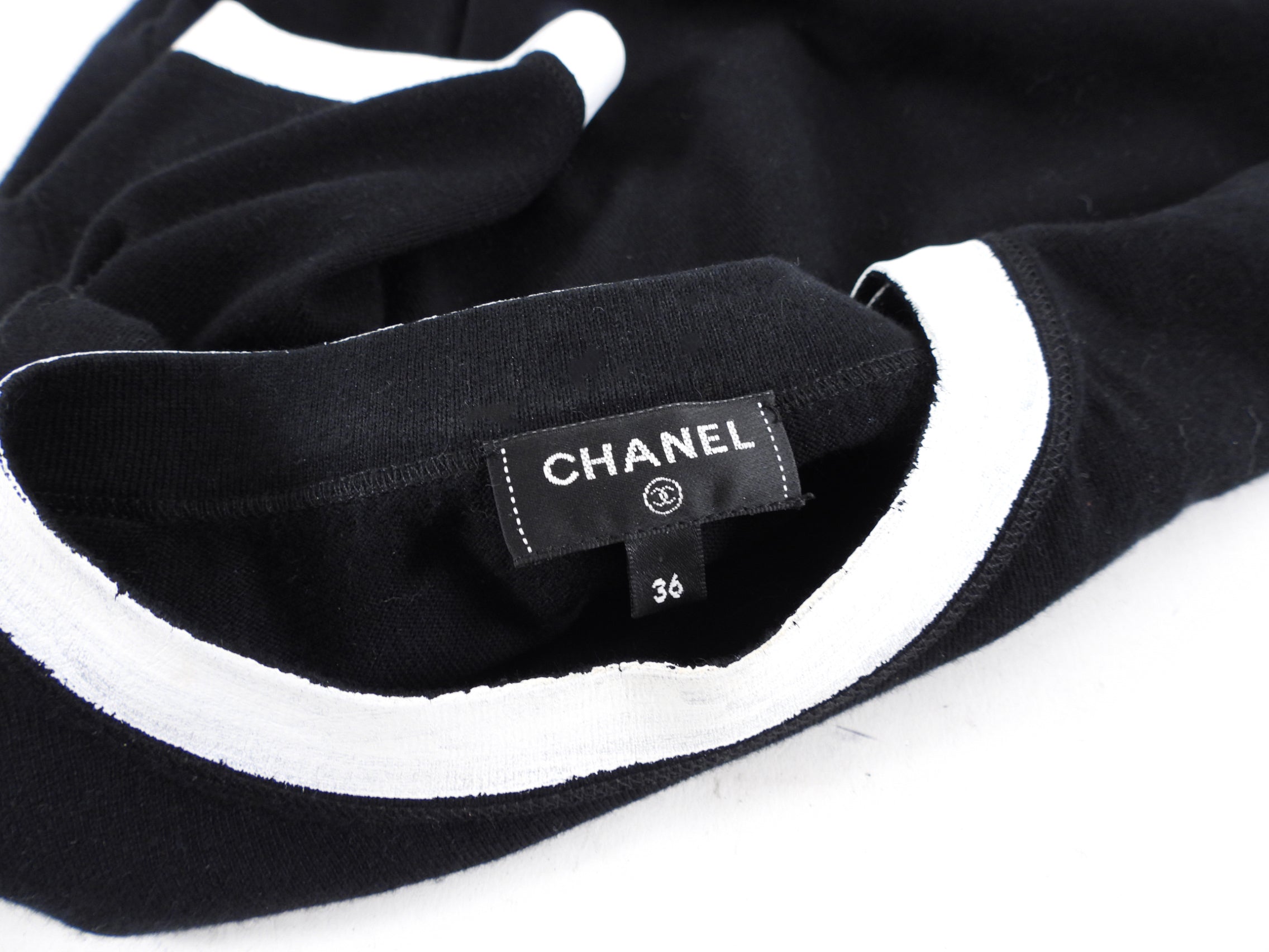 Chanel 22C Black White Leo Zodiac Starburst Graphic T-Shirt Women's Size FR36 - Perfect for Casual Wear, Zodiac Fashion & Luxury Street Style