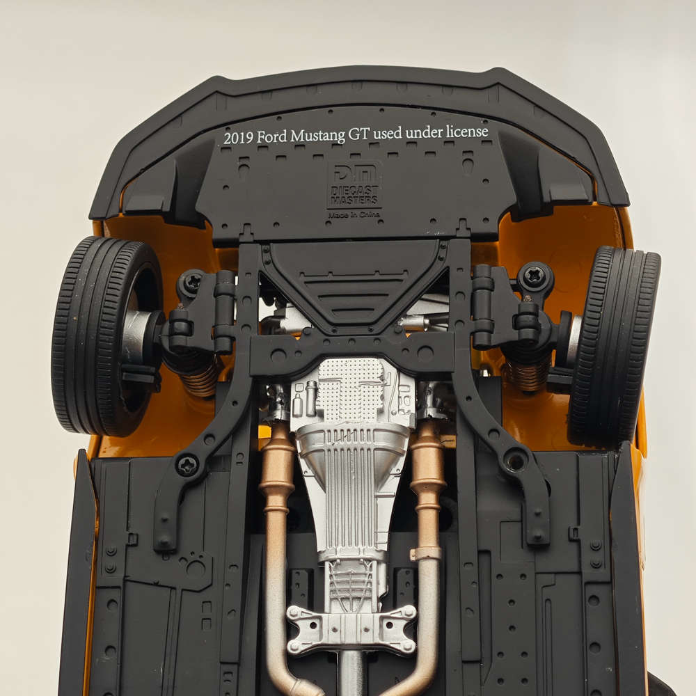 1/18 Scale Diecast Ford Mustang GT 2019 Orange Fury RHD Model Car - Collectible Miniature Replica for Car Enthusiasts & Hobbyists - Perfect for Display, Gifts, and Racing-Themed Decor
