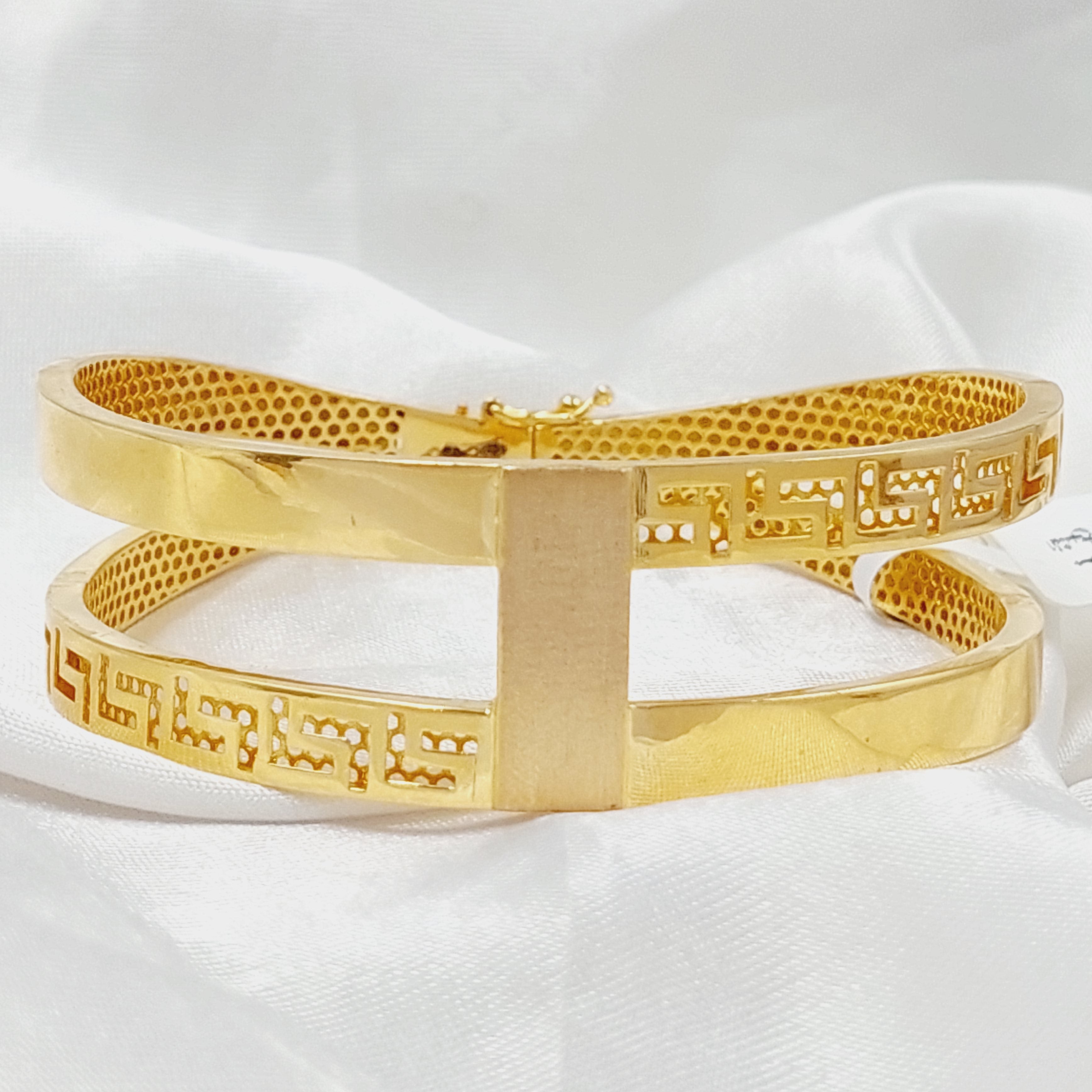 Deluxe Virna Bracelet for Women - Elegant Fashion Jewelry Gift for Her - Perfect for Parties, Weddings & Everyday Wear