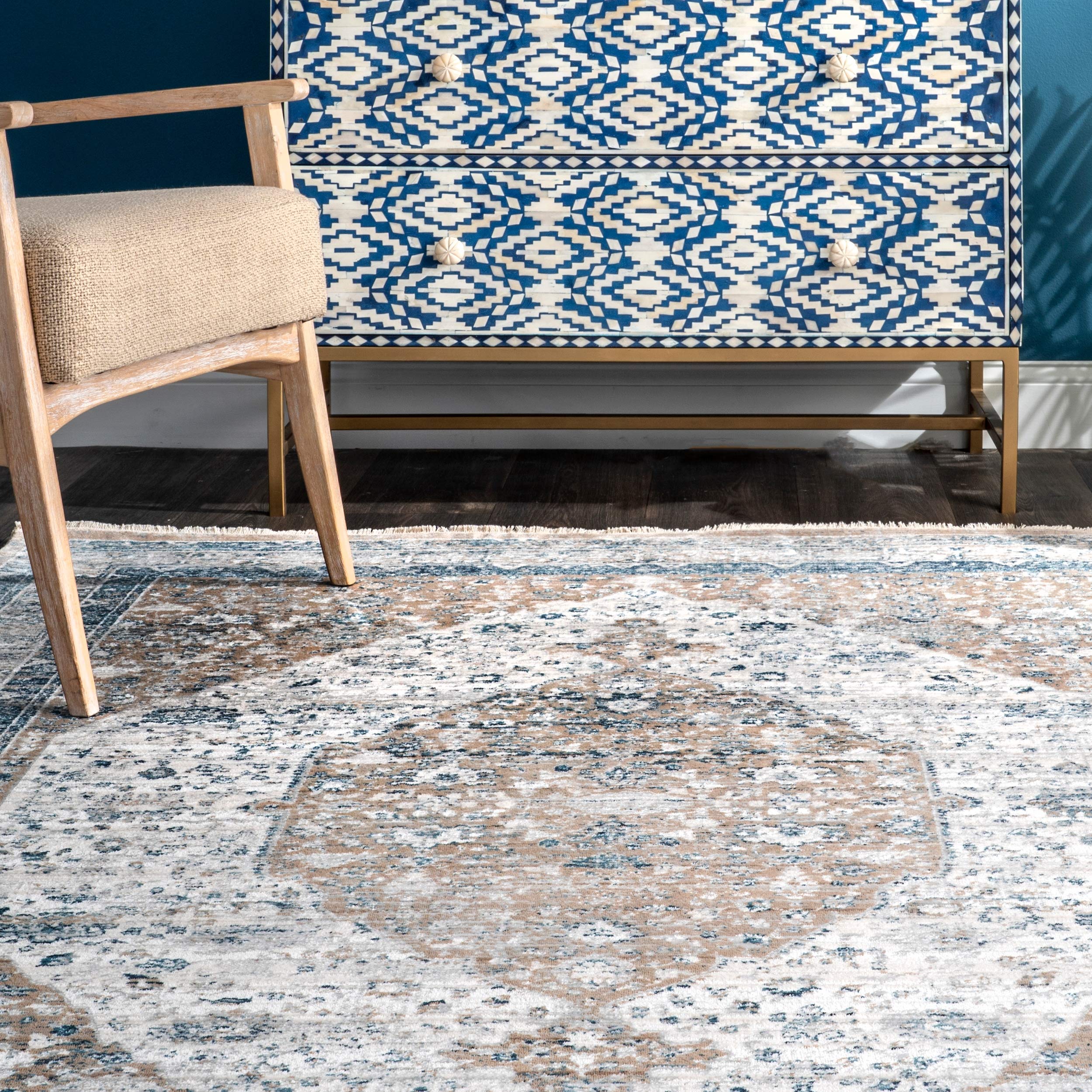 NuLOOM Kaia Oriental Style Iris Medallion Area Rug 5'3