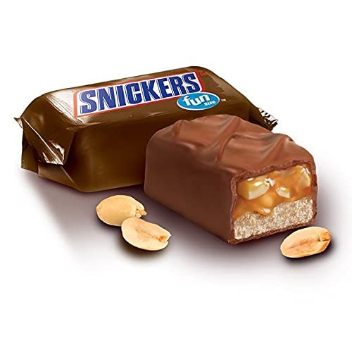 Snickers Fun Size Chocolate Bars - 125 Individually Wrapped Candy with Roasted Peanuts, Nougat & Caramel in Milk Chocolate (5lb Bulk Pack) - Perfect for Halloween, Parties, Office Snacks & Gift Baskets