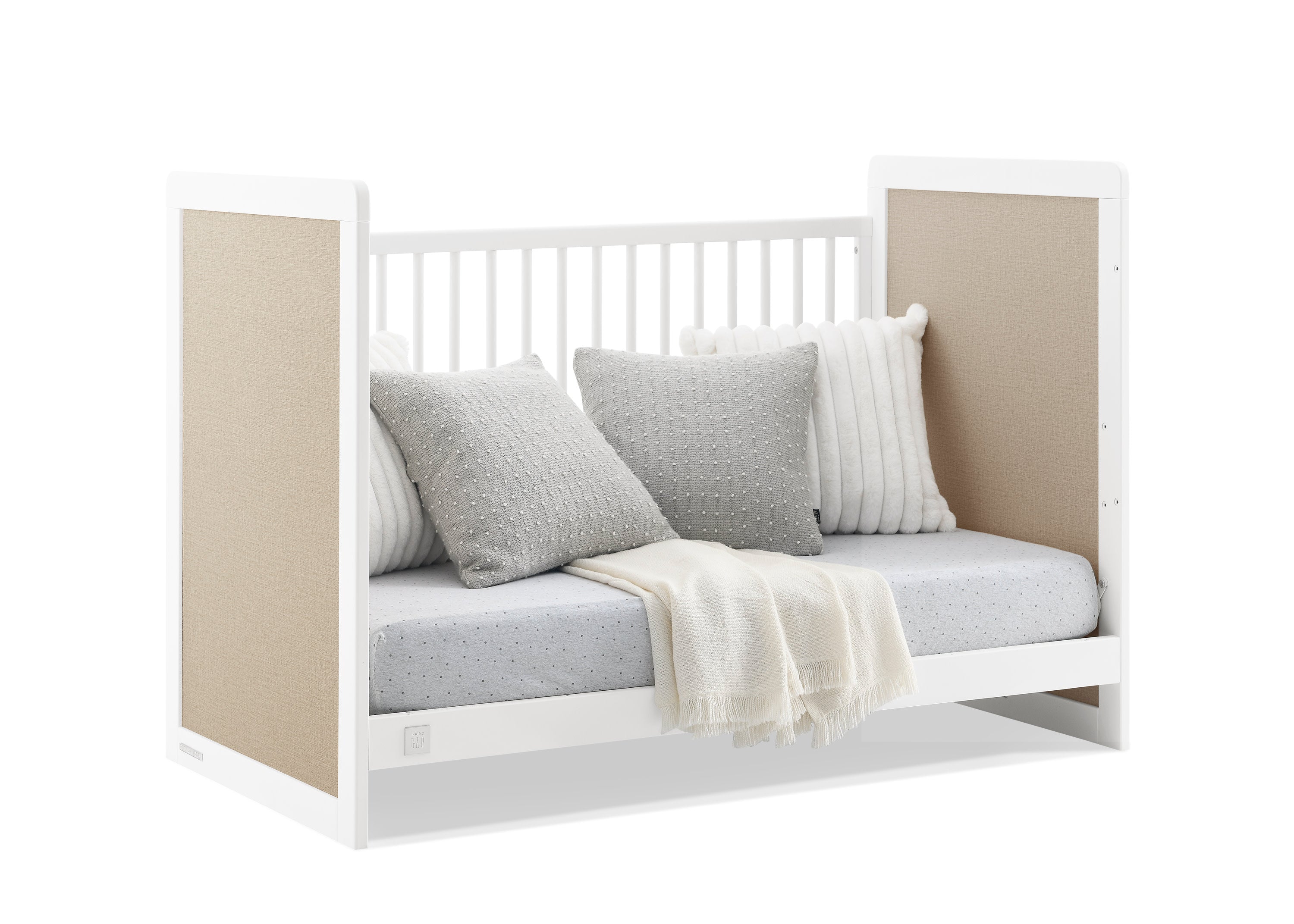 BabyGap Liam 4-in-1 Convertible Crib - Nursery Essential for Newborn to Toddler - Perfect for Bedrooms, Daycares & Guest Rooms