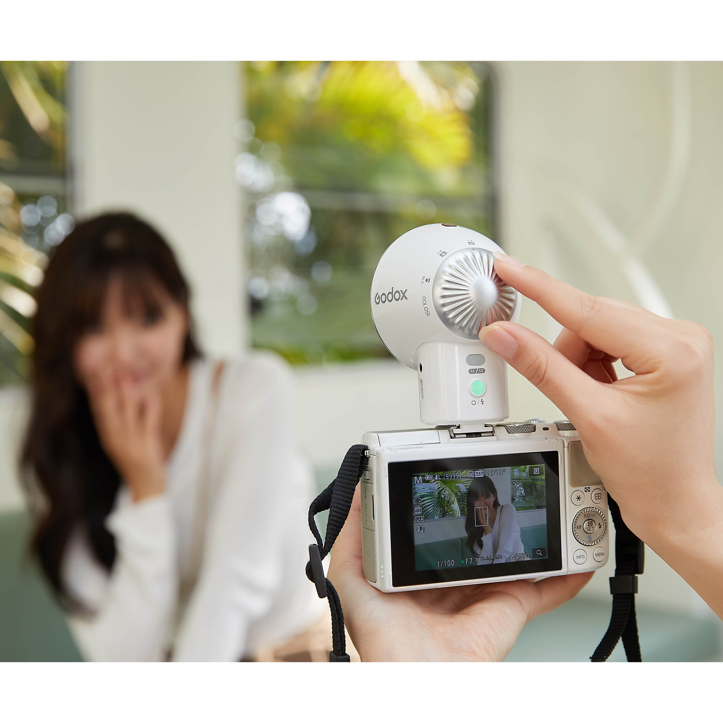 Vintage Style Speedlite Flash for DSLR Cameras - Retro Elf Flash with High Power Output for Photography, Studio & Night Shoots