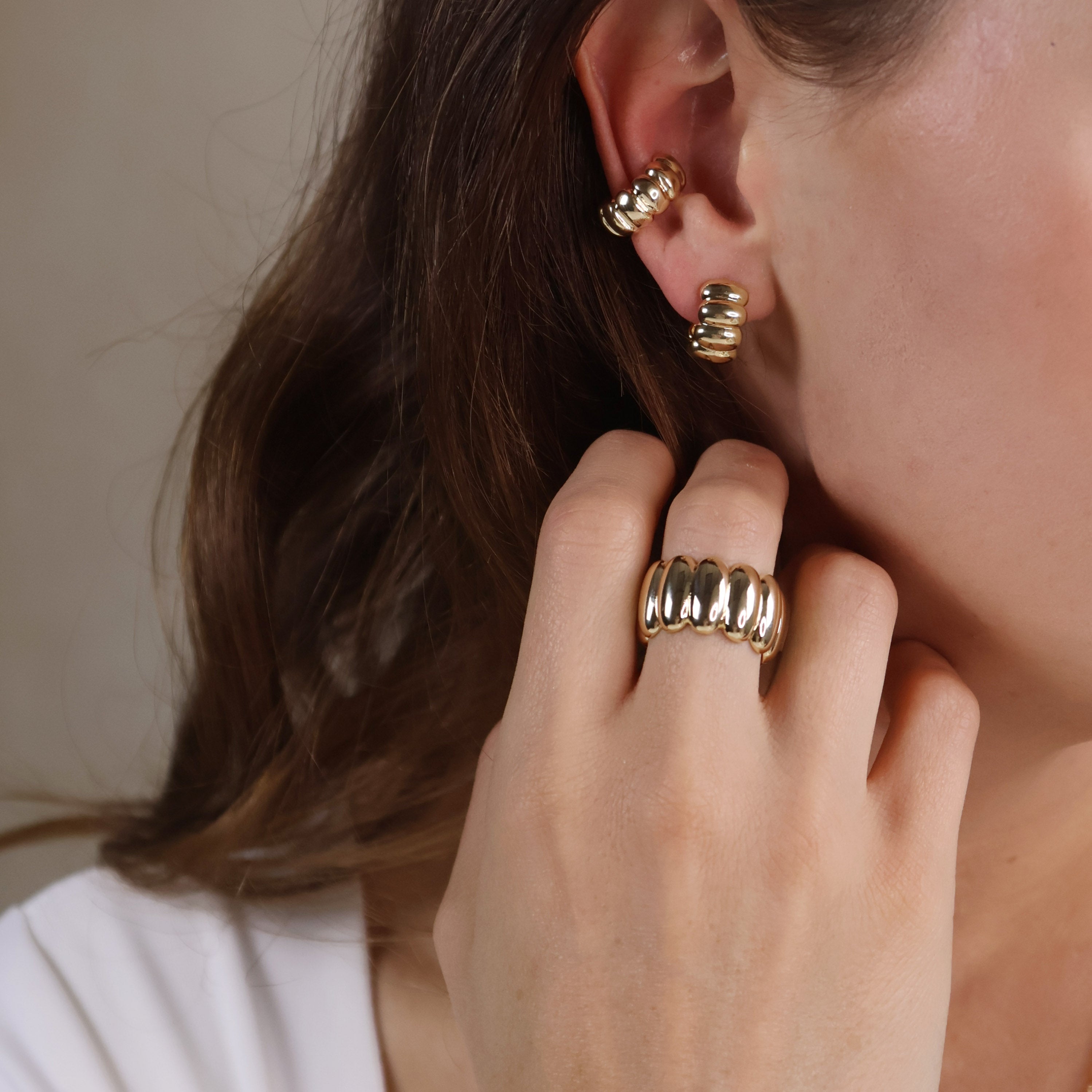 18K Gold Filled Scalloped C Hoop Earrings for Women - Trendy Chunky Hoop Earrings for Everyday Wear & Special Occasions