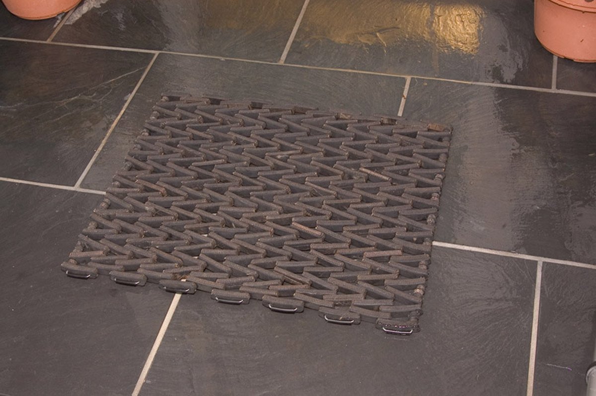 Premium Recycled Tire-Link Outdoor Entrance Mat - Durable Herringbone Weave, 36
