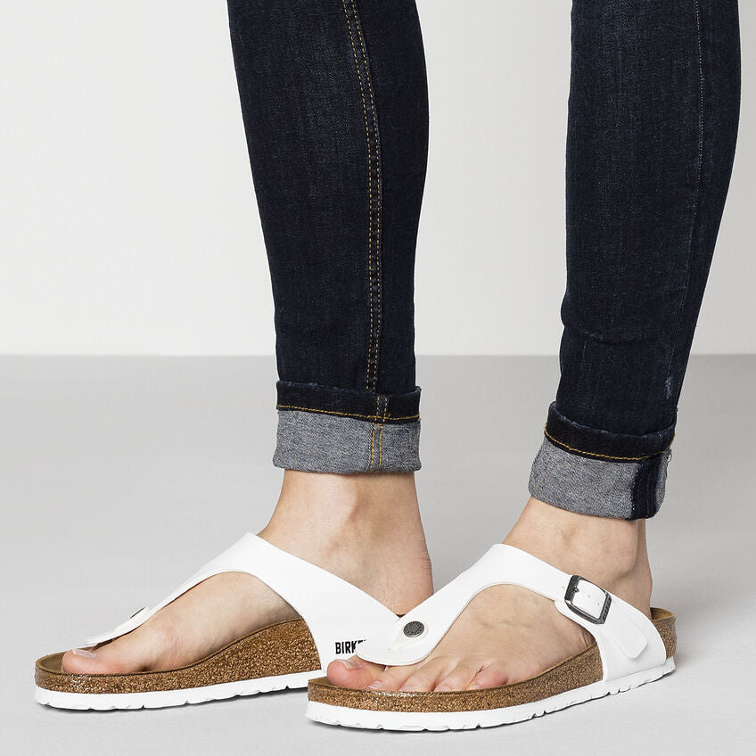 Birkenstock Gizeh Birko-Flor Classic Footbed Sandals - White | Comfortable Women's Summer Sandals for Beach, Walking & Casual Wear