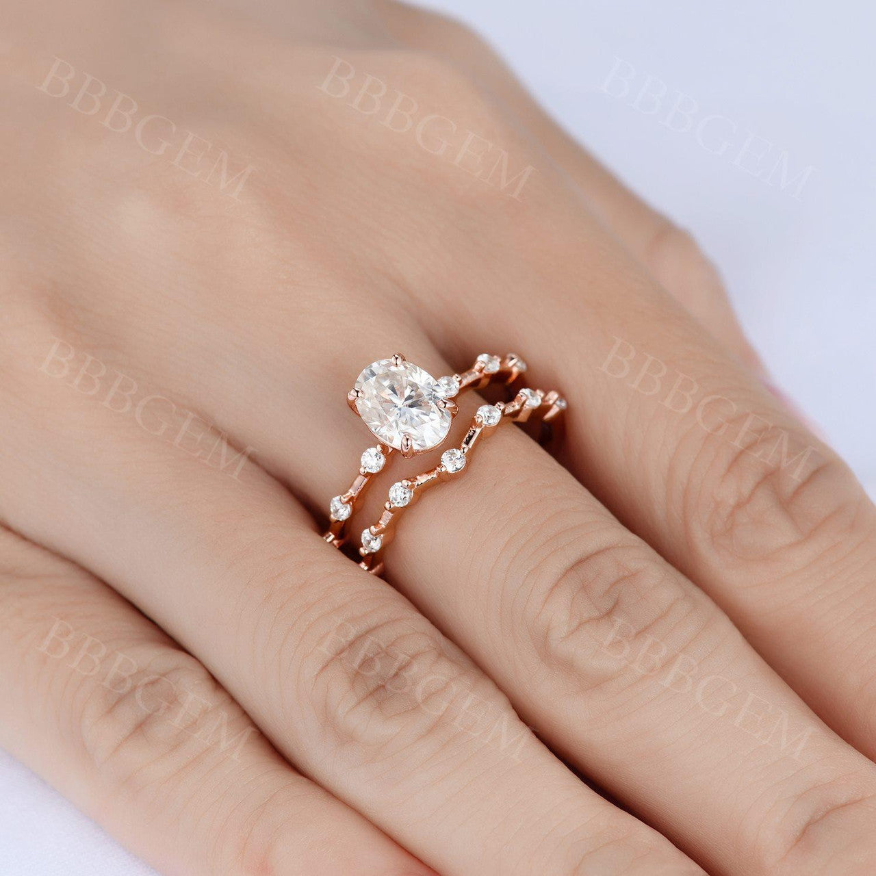1.5CT Oval Cut Moissanite Engagement Ring & Curved Wedding Band Set - Durable Sparkling Bridal Jewelry for Weddings, Anniversaries & Special Occasions