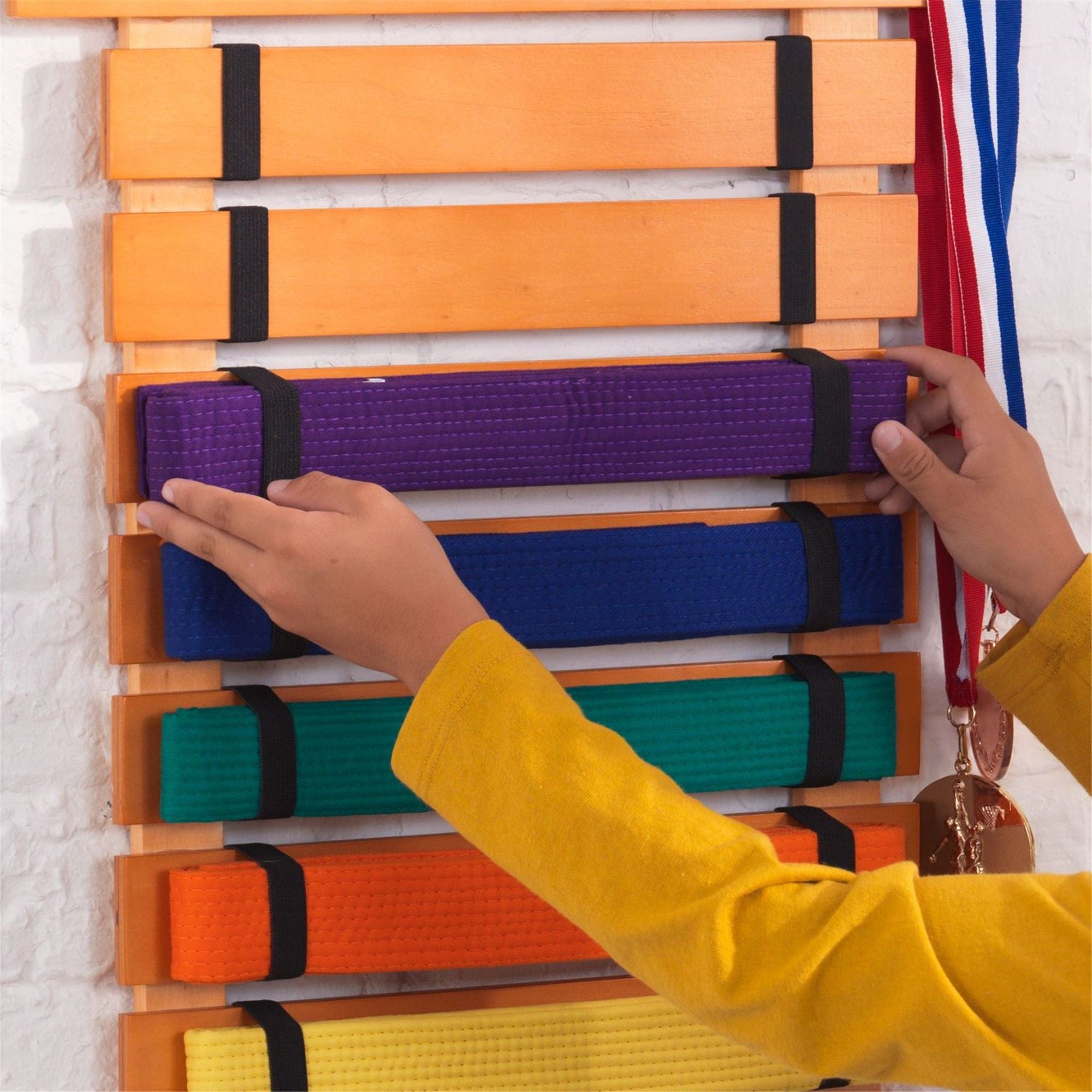 KidKraft Wooden Martial Arts Belt Holder - Organize Karate, Taekwondo & Jiu-Jitsu Belts - Perfect for Kids' Bedroom, Dojo & Gym Storage