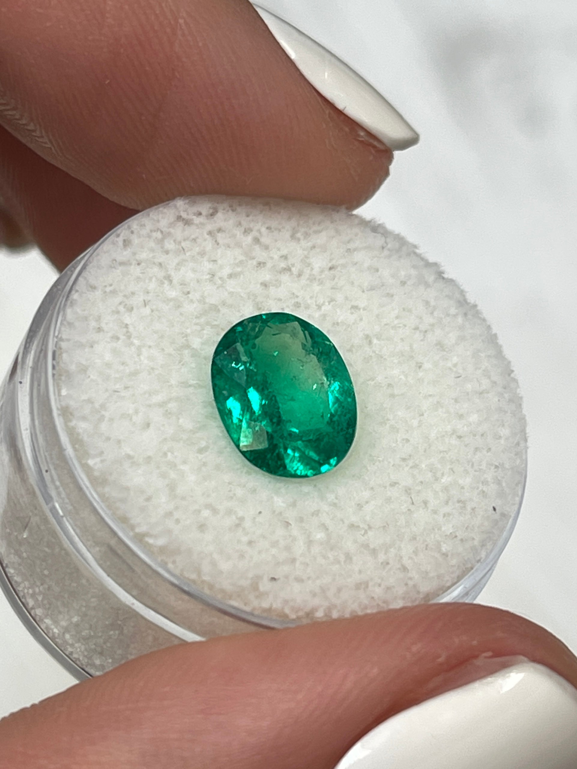 2.16 Carat 10x8mm Vivid Muzo Green Natural Loose Colombian Emerald Oval Cut Gemstone for Jewelry Making, Engagement Rings & Luxury Gifts