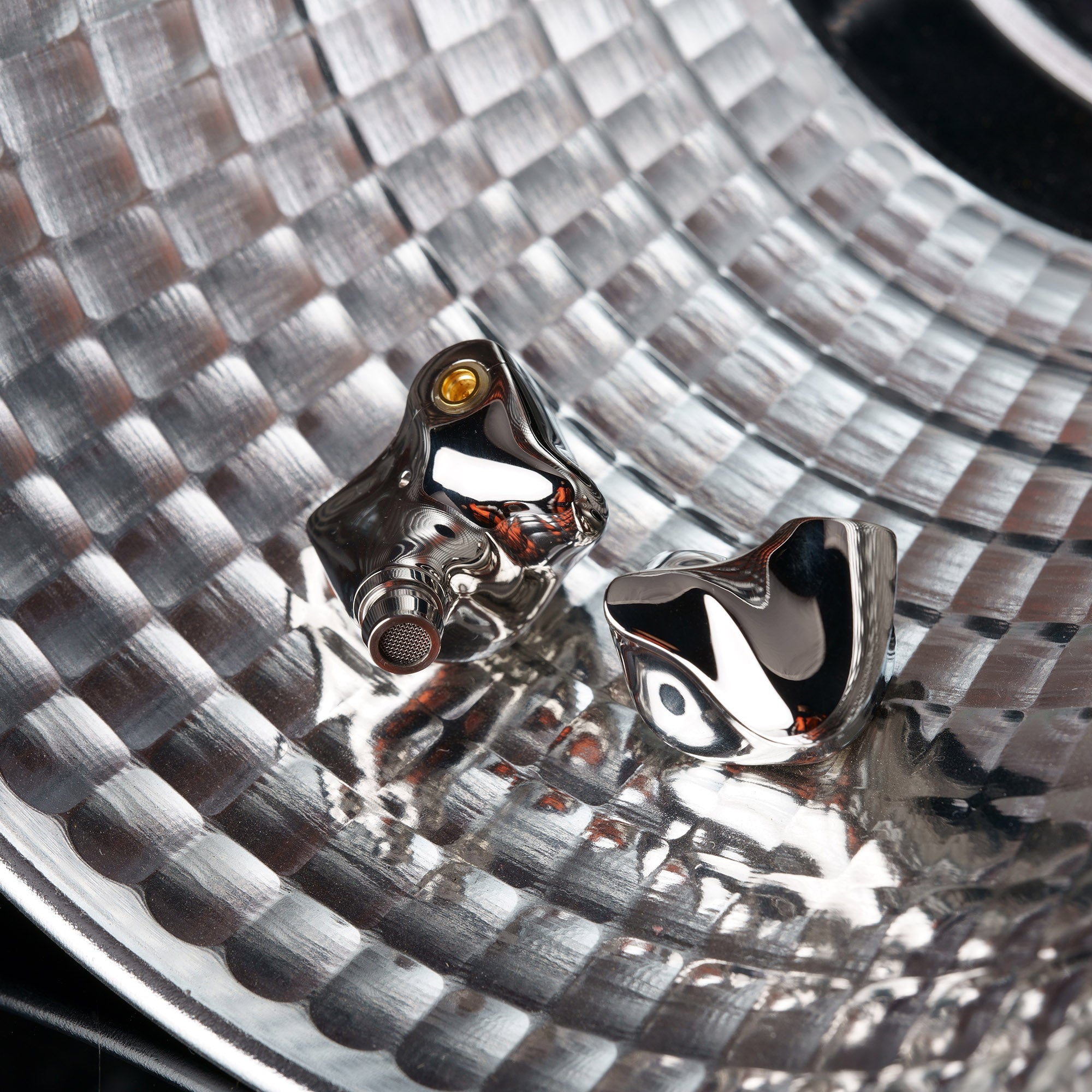 DUNU Glacier High-Fidelity In-Ear Monitors with Detachable Cable - Professional Sound for Audiophiles, Musicians & Studio Use - Perfect for Travel, Commuting & Gaming