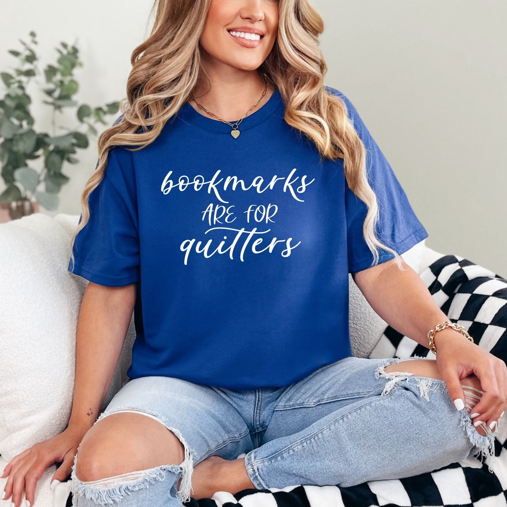 Bookmarks Are For Quitters Funny Graphic T-Shirt - Sarcastic Reading Humor Tee for Book Lovers & Bibliophiles