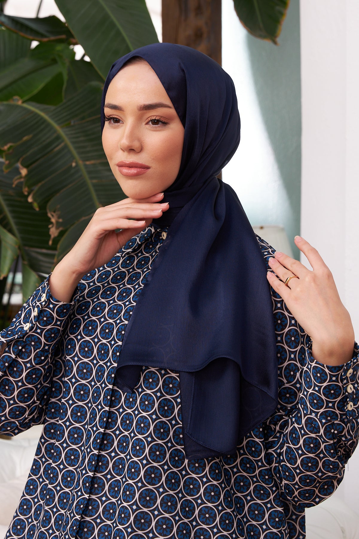 Elegant Shimmer Chiffon Hijabs for Women - Lightweight & Breathable Muslim Headscarves - Perfect for Daily Wear, Prayer, and Special Occasions