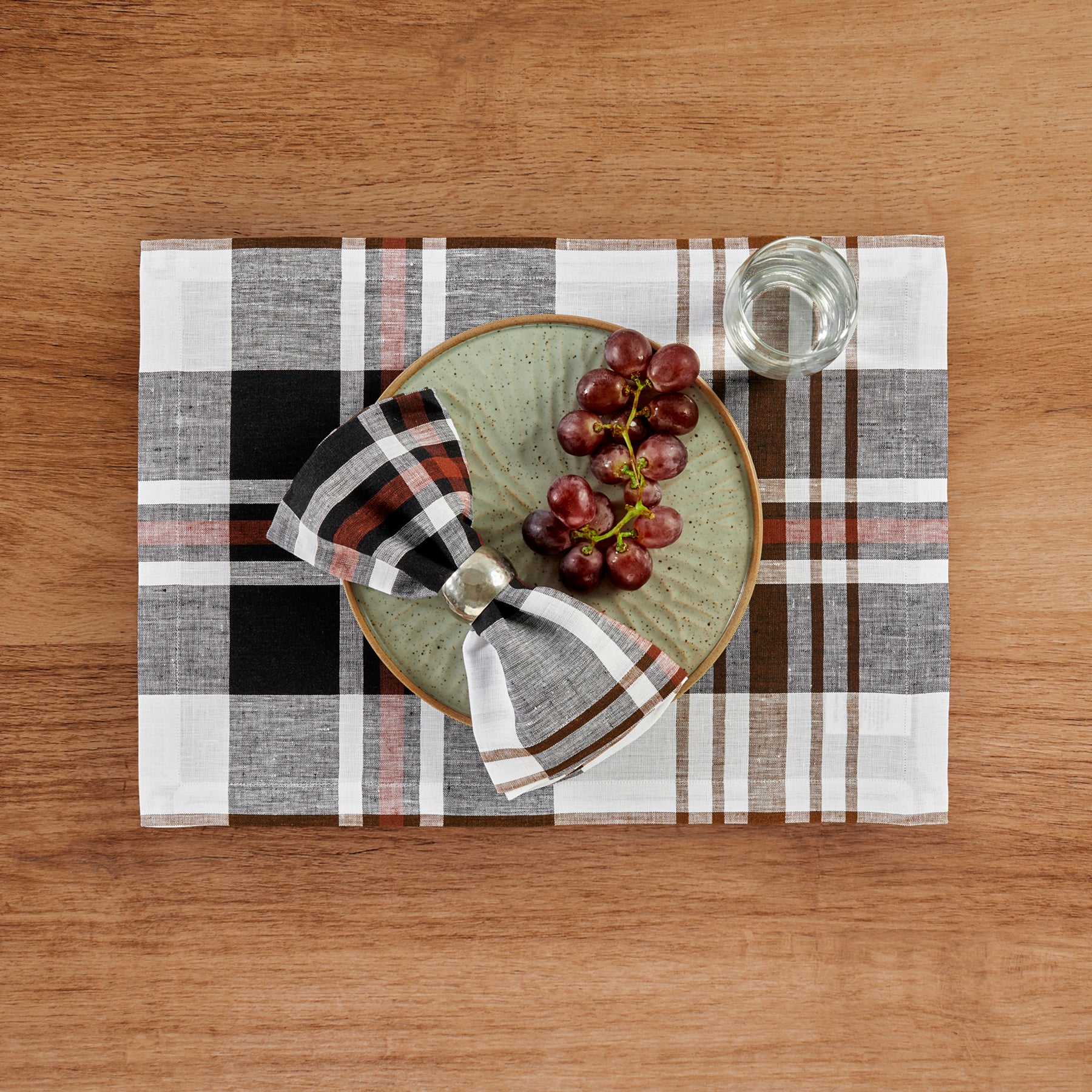 Premium Oxford Plaid Napkins Set of 4 - 100% Cotton Classic Checkered Table Linens for Formal Dining, Dinner Parties & Holiday Gatherings