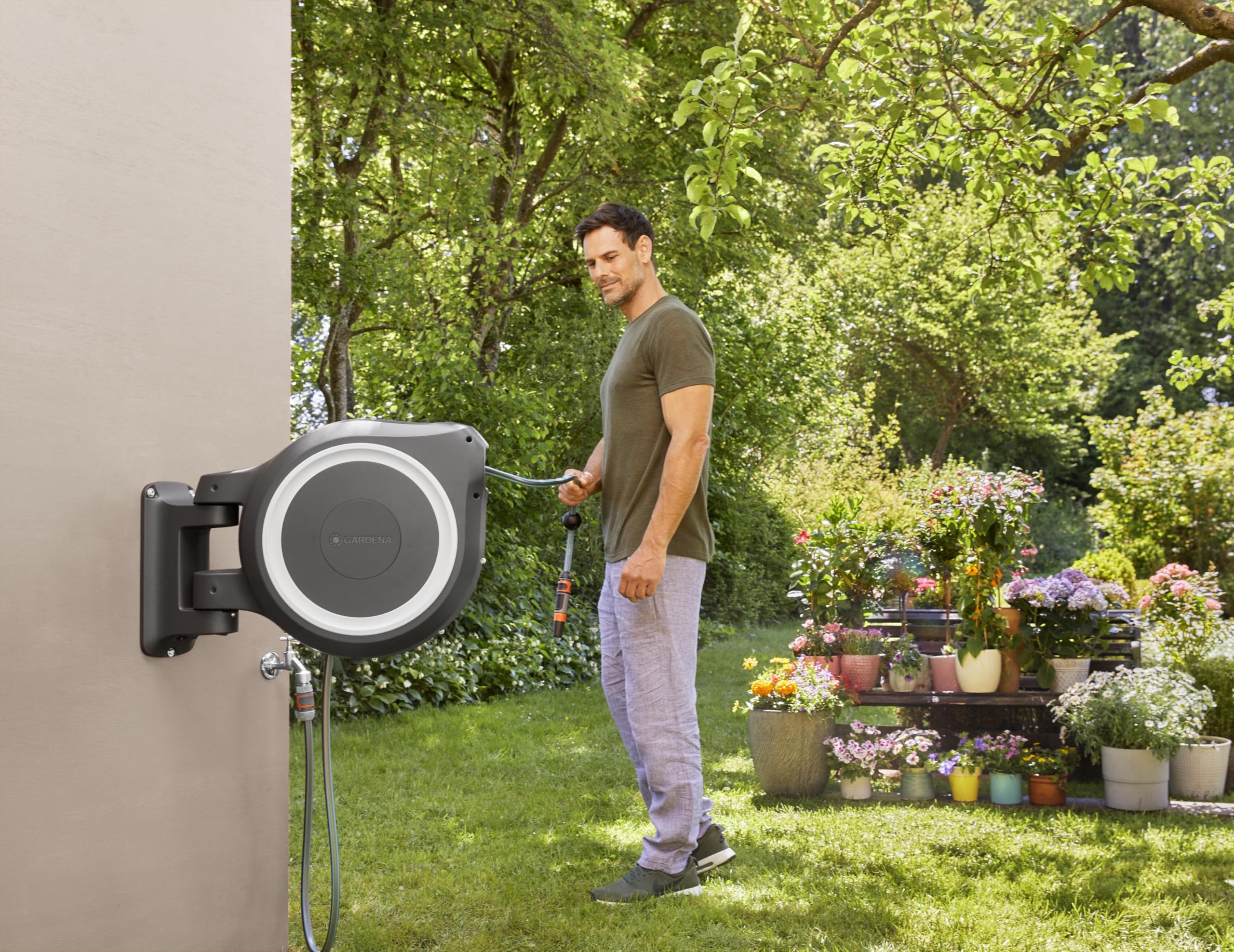 **Gardena Wall-Mounted Hose Box Rollup L (White) 30 m – Heavy-Duty Watering System for Large Gardens, Swivel Hose Reel with 30 m Premium Garden Hose & Mounting Kit (18627-20) – Ideal for Patio, Lawn, and Outdoor Plant Care**