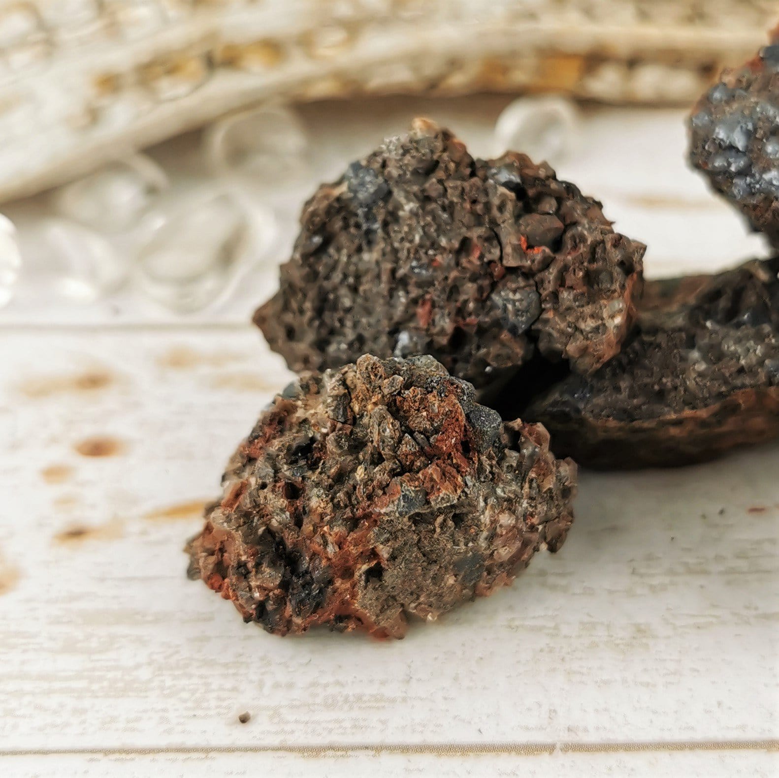 Natural Brookite & Magnetite Raw Stones for Healing, Meditation & Crystal Collection – Perfect for Energy Work, Home Decor & Spiritual Practices