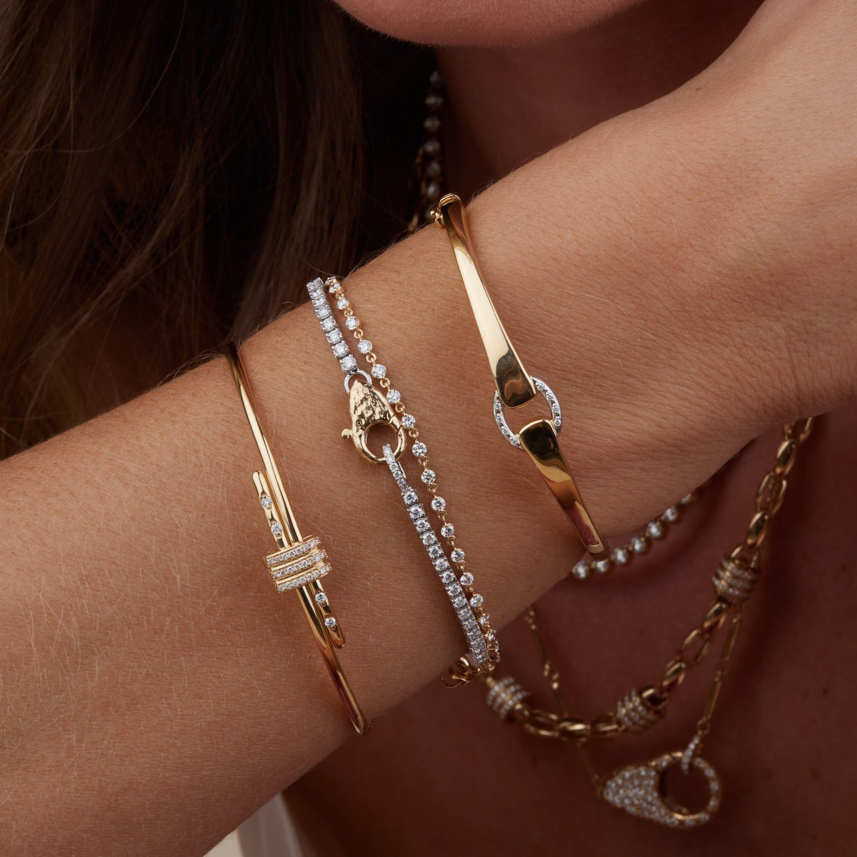 Elegant Two-Tone Diamond Buckle Bracelet for Women - Perfect for Weddings, Parties & Special Occasions
