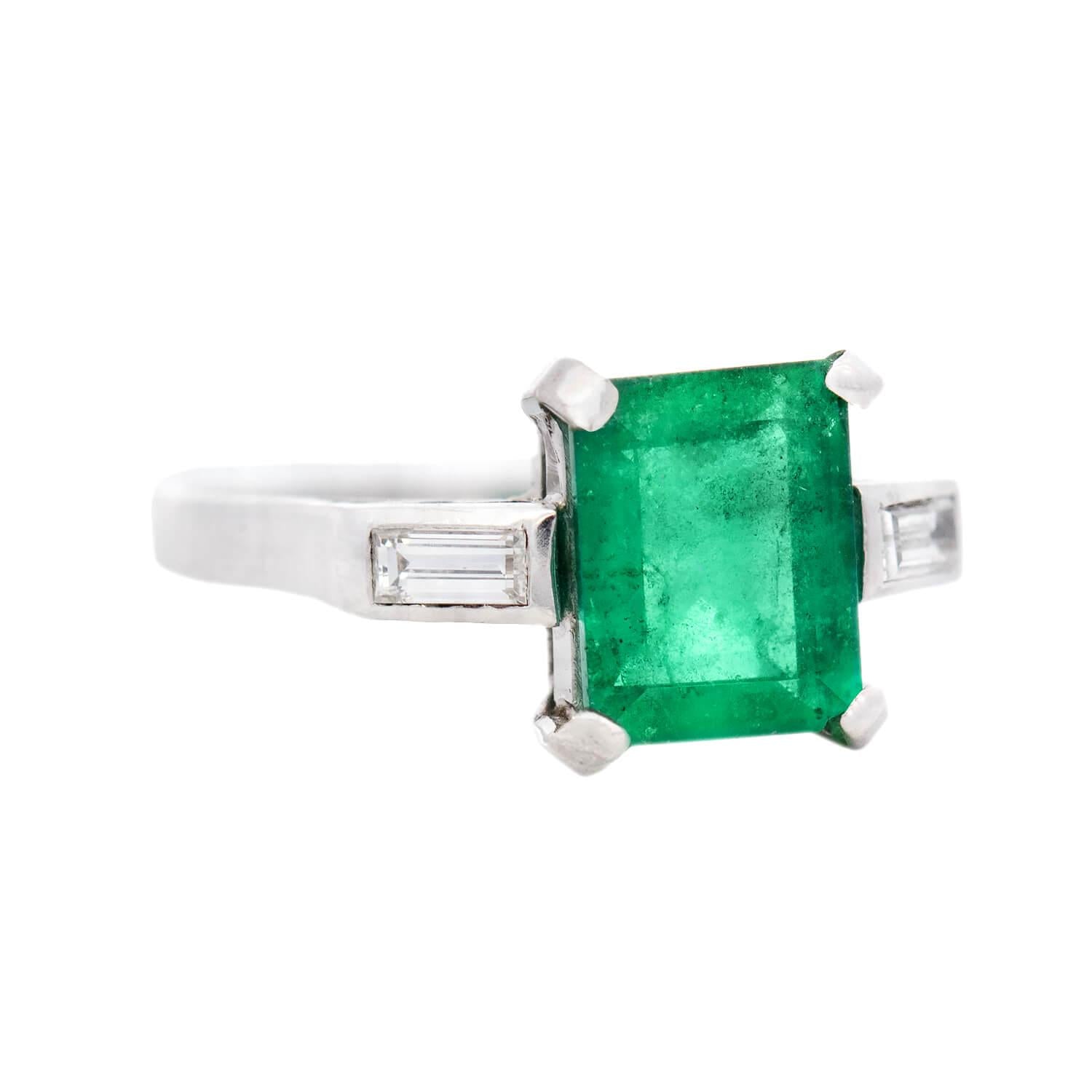 Platinum Emerald and Diamond Ring for Women - Vintage Style Luxury Jewelry for Engagement, Wedding, and Special Occasions