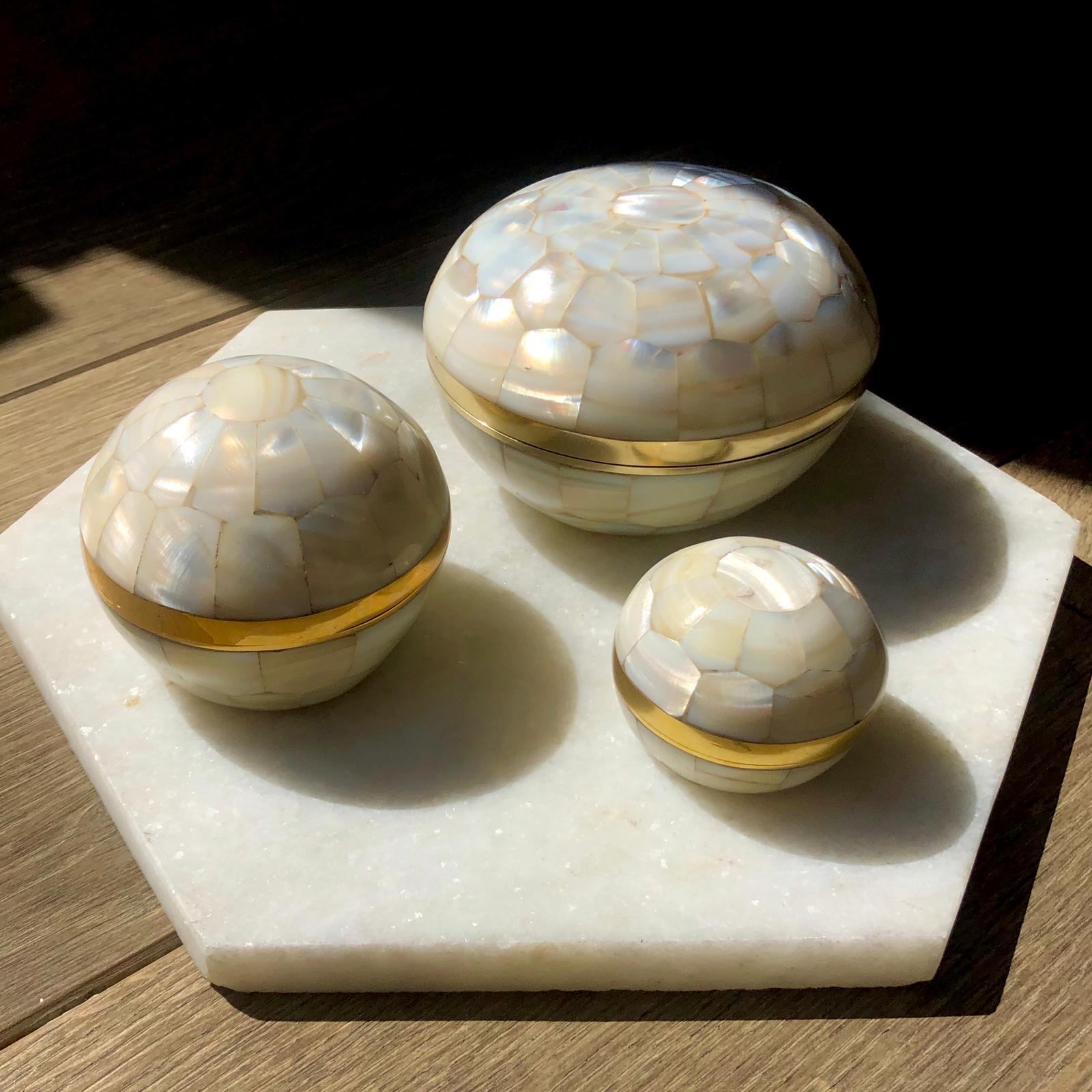 Large Mother of Pearl Trinket Box - Elegant Jewelry Storage Organizer for Rings, Earrings & Small Treasures - Perfect for Vanity, Dresser or Gift Giving