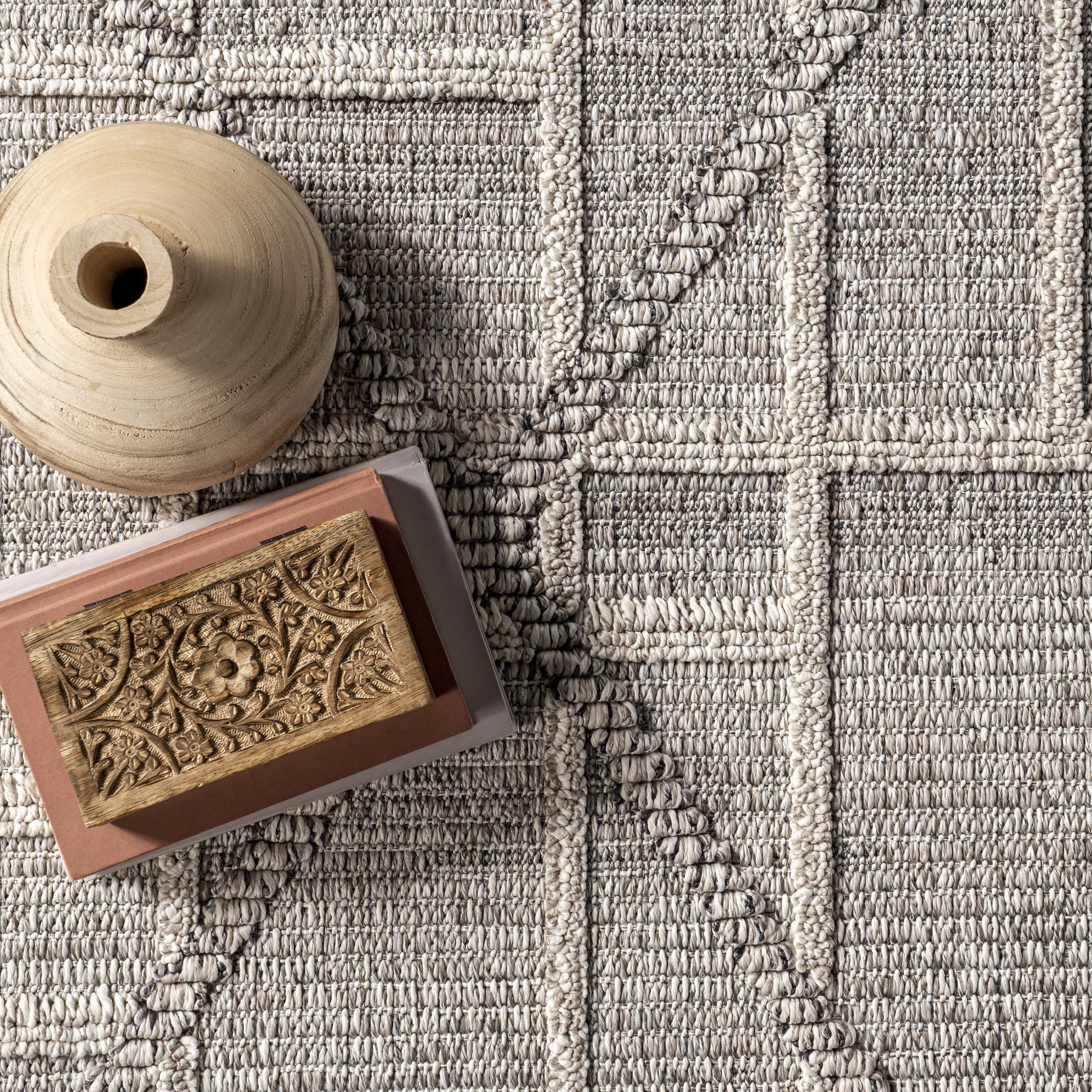 Dalia Modern Broken Line Indoor/Outdoor Area Rug - Soft Non-Slip Grey Carpet for Living Room, Bedroom, Patio & Deck