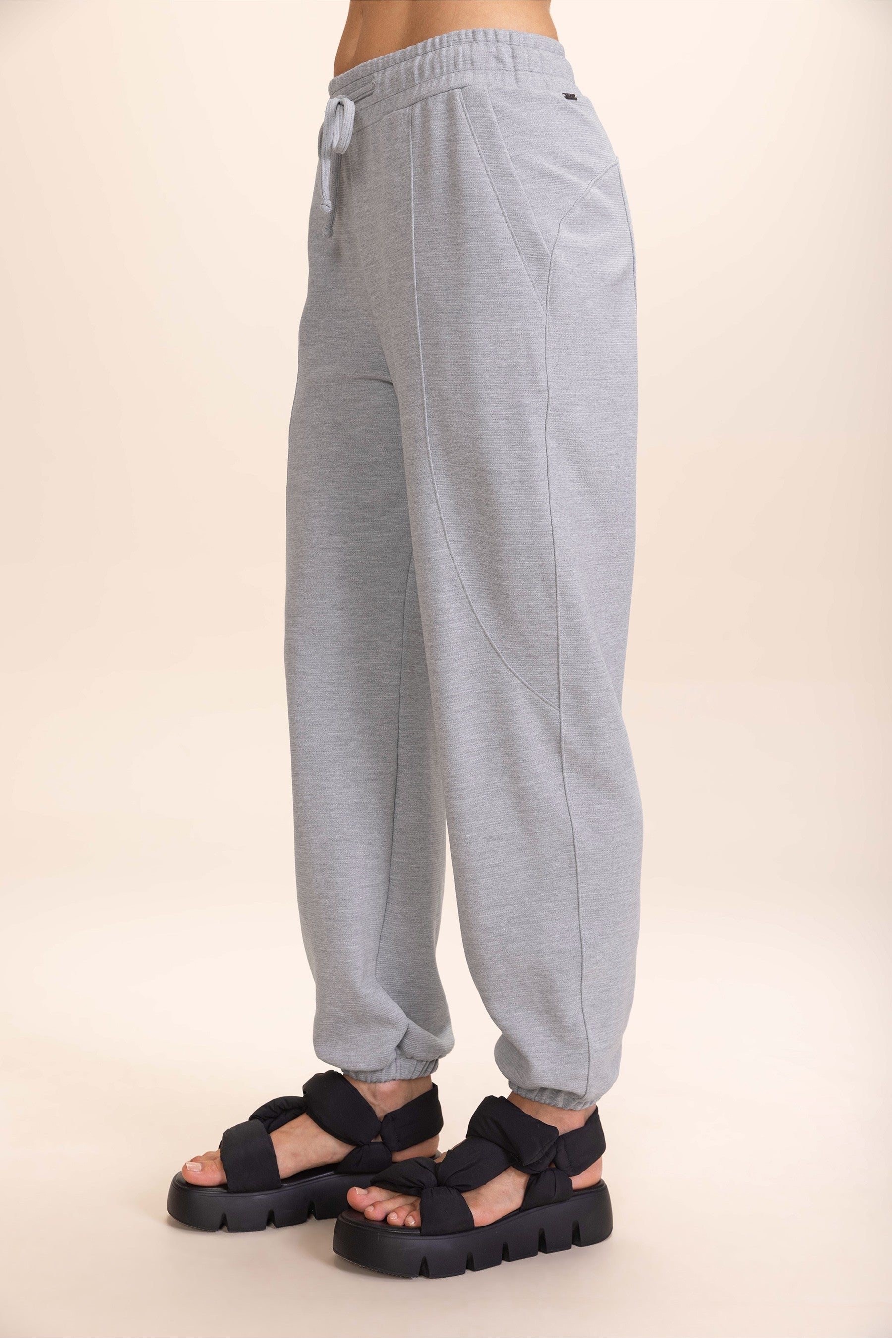 Stylish and Comfortable Women's High-Waisted Sleek Pants 456238 - Perfect for Office, Travel and Casual Wear