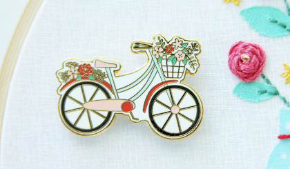 Vintage Bicycle Needle Minder - Magnetic Pin Holder for Sewing, Quilting & Embroidery - Perfect for Crafting, DIY Projects & Needlework Organization